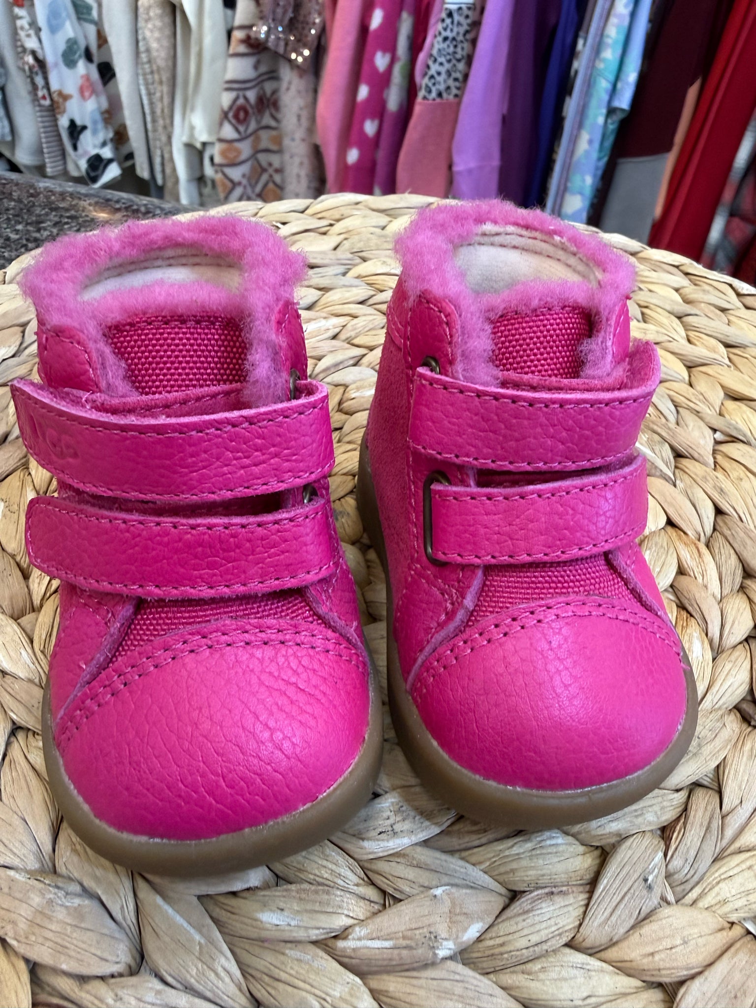 Pre-owned UGG Hot pink Shoe Size 1 Girls Boot