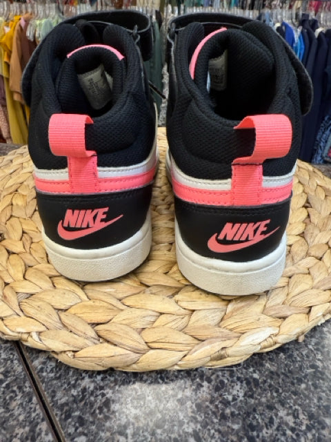 Pre-owned NIKE Black Pink Trim Shoe Size 4 Girls Sneaker