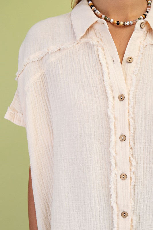 New Gigio Cream Size: S Short Sleeve Blouse