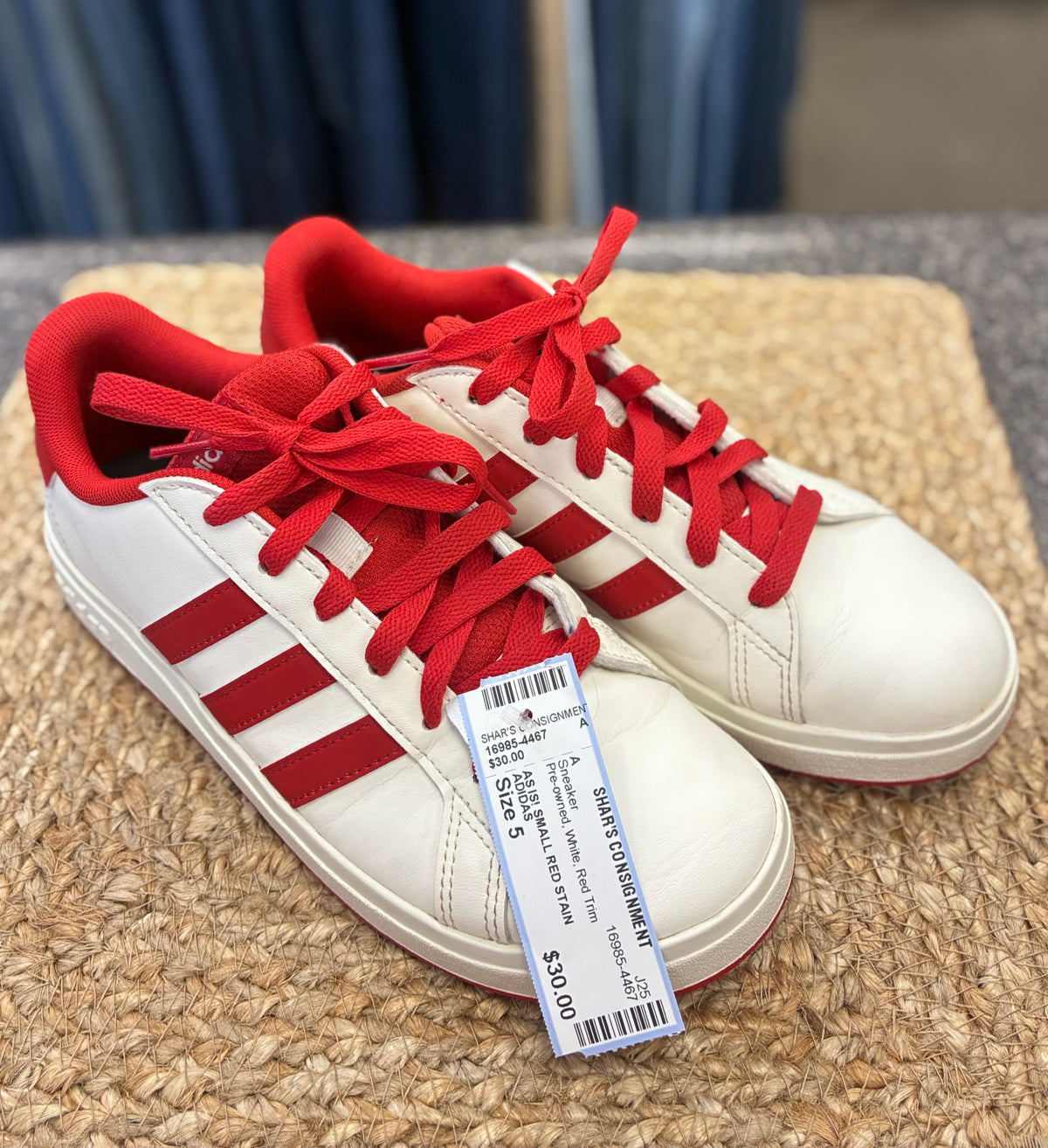 Pre-owned ADIDAS White Red Trim Size 5 Sneaker