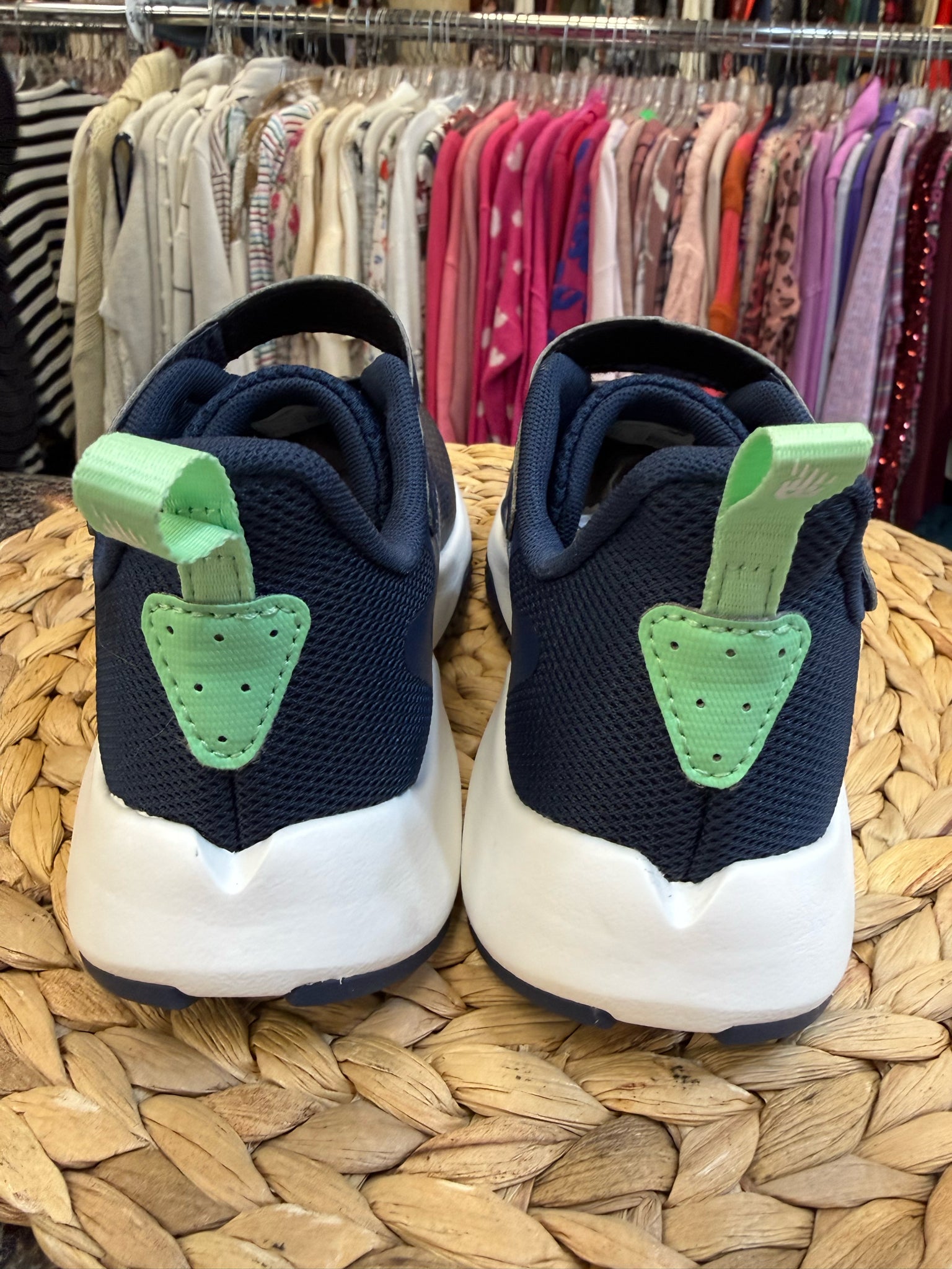 New  Without Tag NEW BALANCE Navy Light Blue Trim C-SIZE 2.5 Boys Sneaker