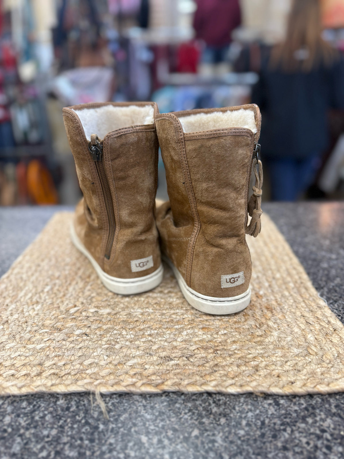 Pre-owned UGG Tan Size 7 Boot