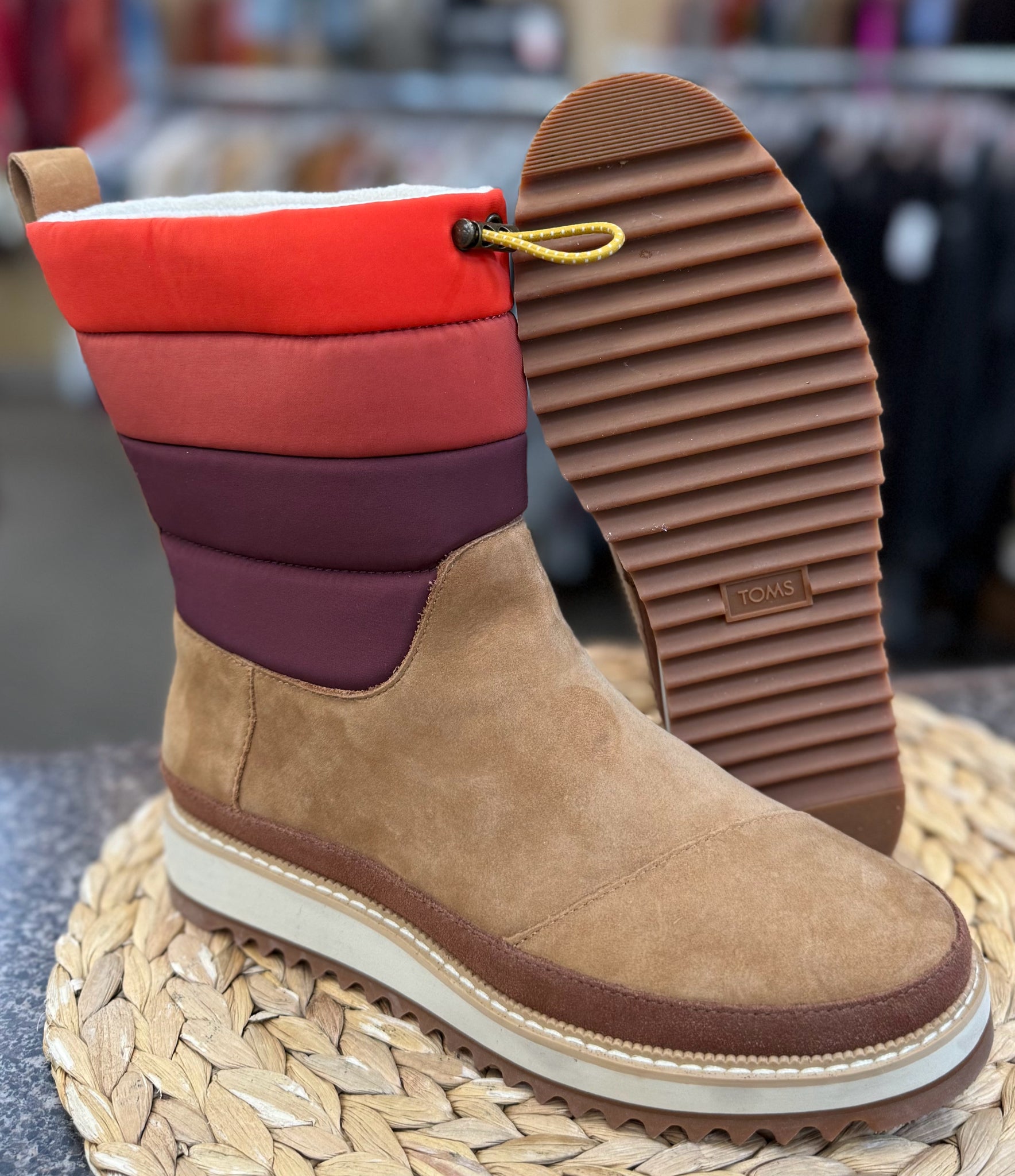 Pre-owned TOMS Brown Red Size 7.5 Boot