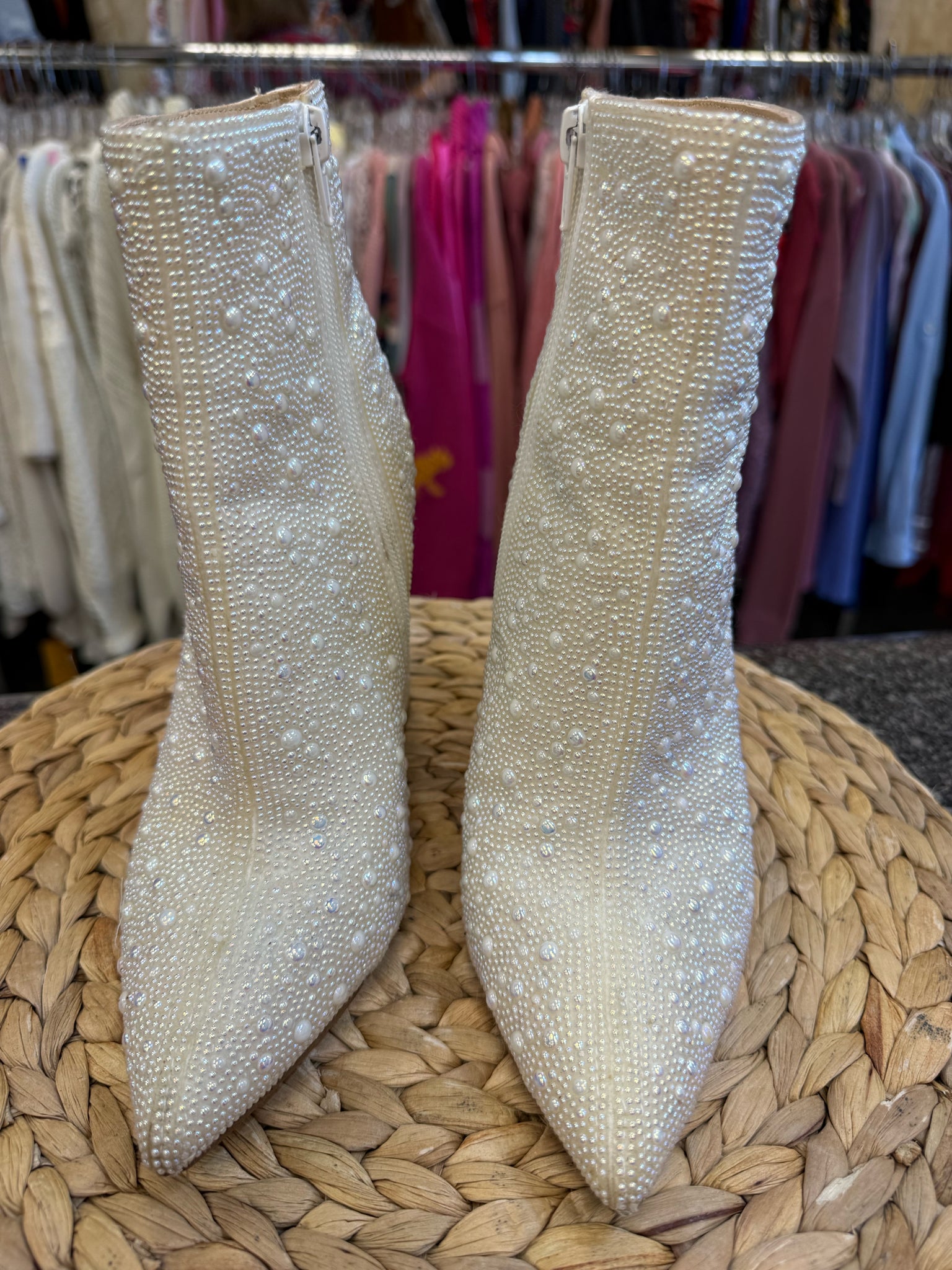 Pre-owned STEVE MADDEN White Size 7 Designer Bootie