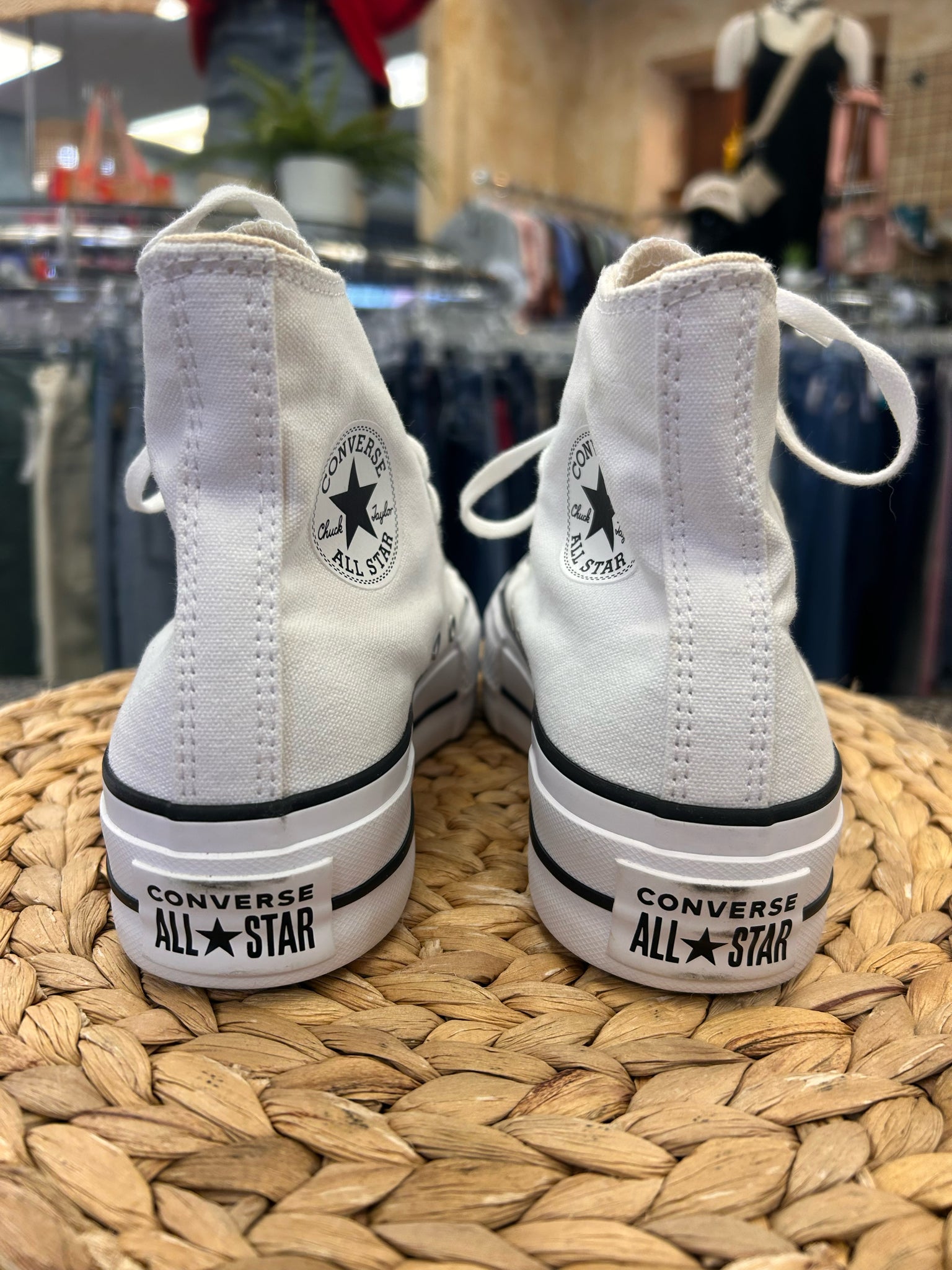 Pre-owned CONVERSE White Black Trim Size 5.5 Designer Sneaker