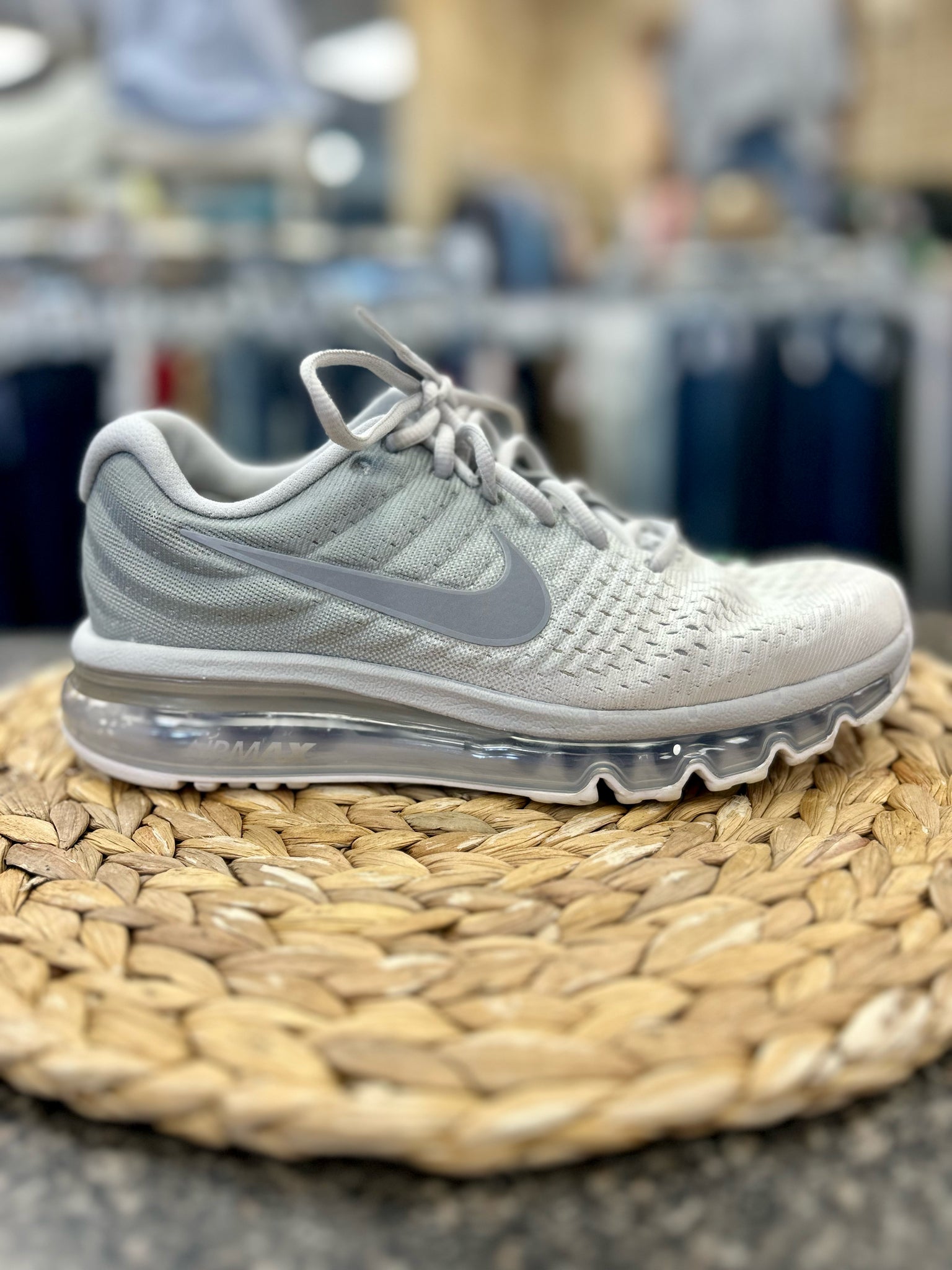 Pre-owned NIKE Light gray Gray Size 7 Designer Sneaker