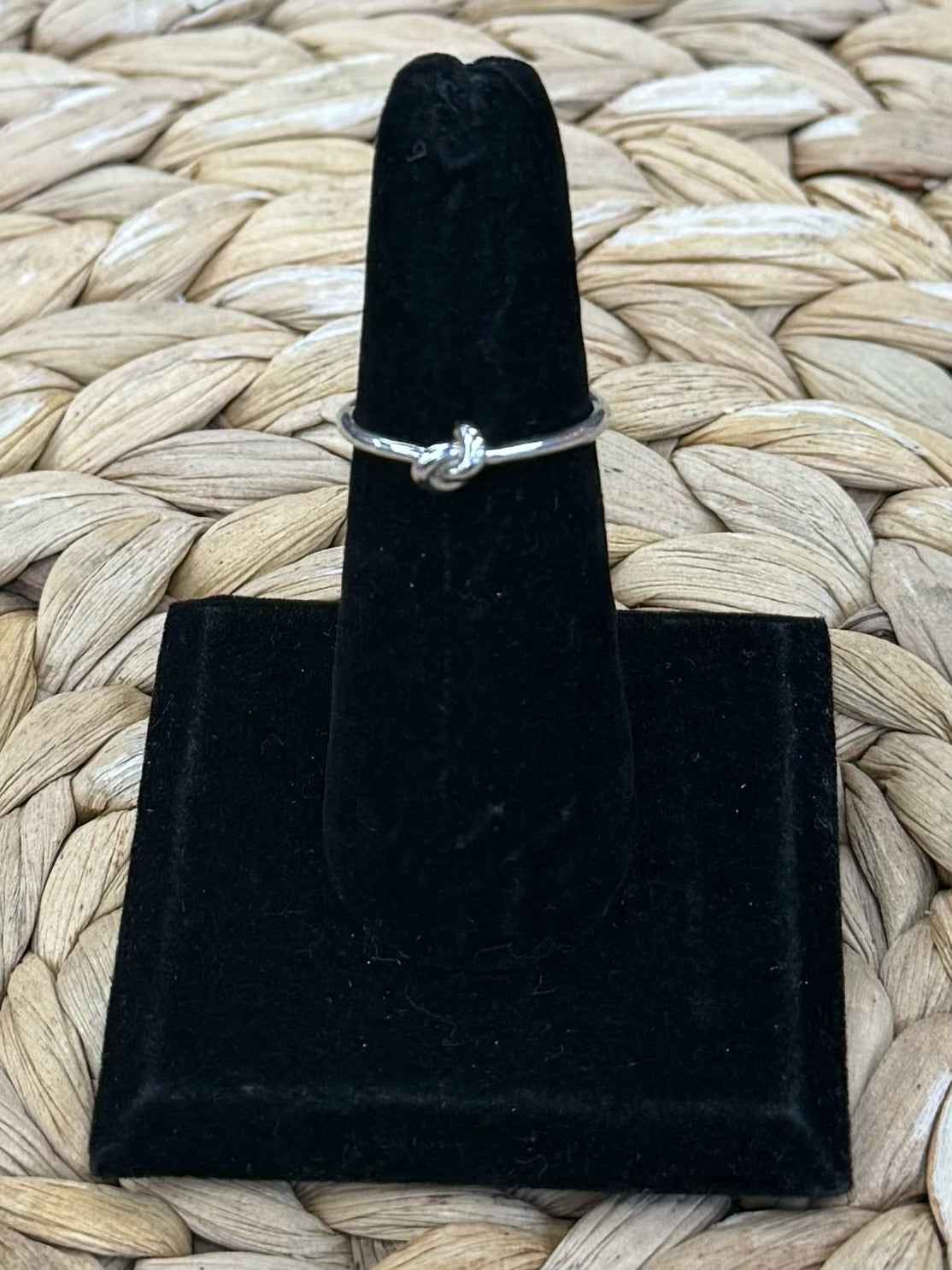 Pre-owned KENDRA SCOTT Silver Ring Size 7.5 Designer Ring