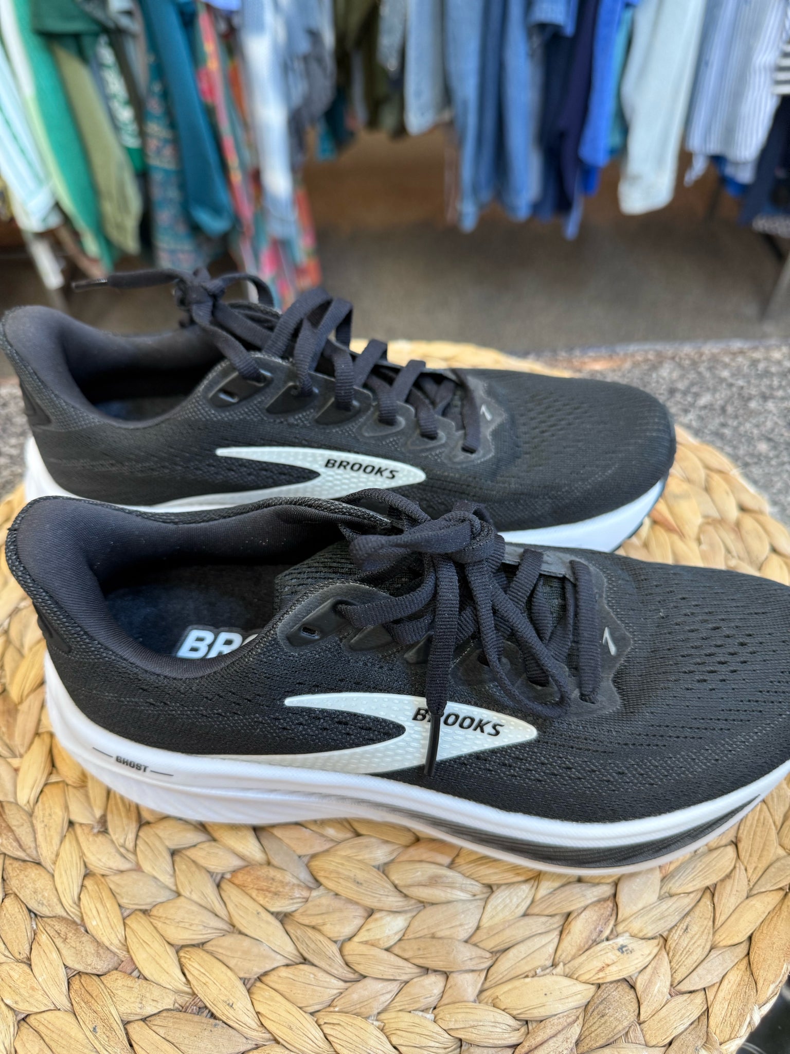 Pre-owned BROOKS Black White Trim Size 6.5 Designer Sneaker