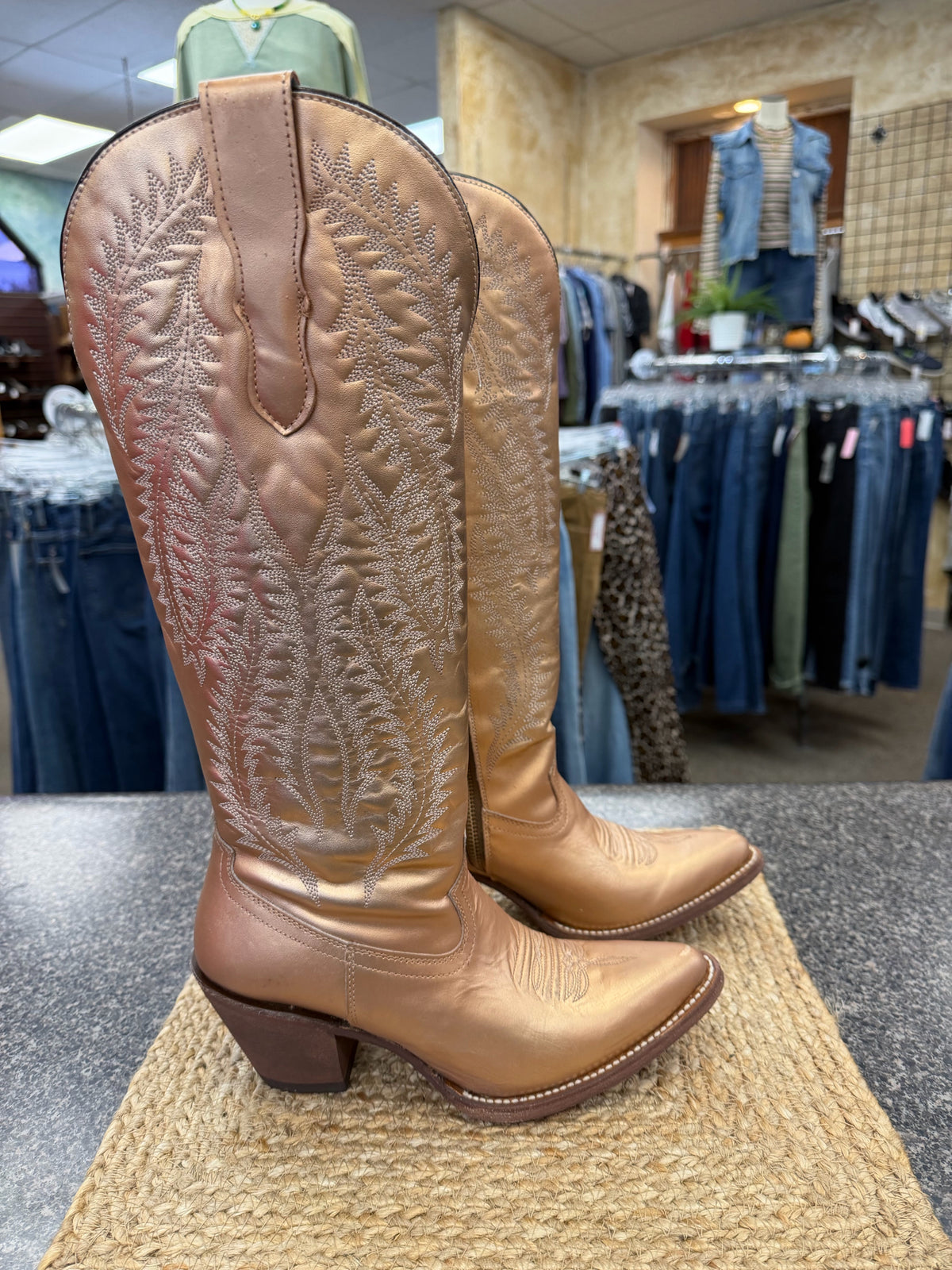 Pre-owned CORRAL champagne Tan Size 8 Designer Boot
