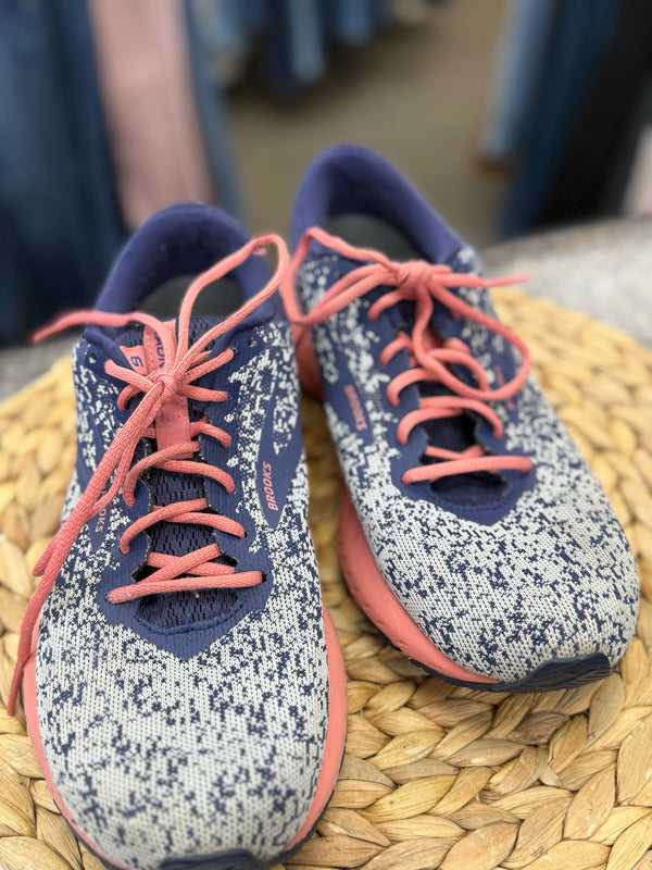 Pre-owned BROOKS Navy print Gray Size 9 Designer Sneaker