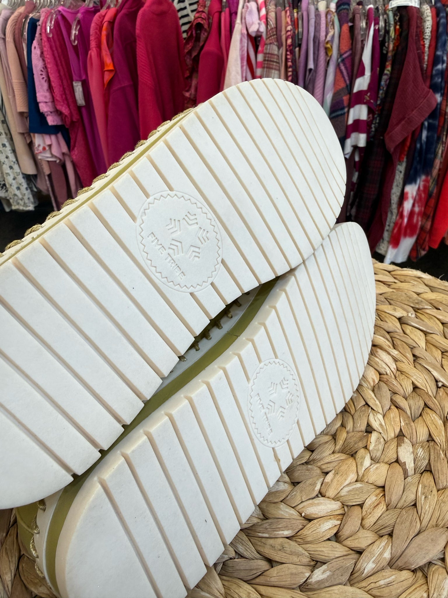 New with Tag FIVE TRIBE Lime green Size 8.5 Shoe