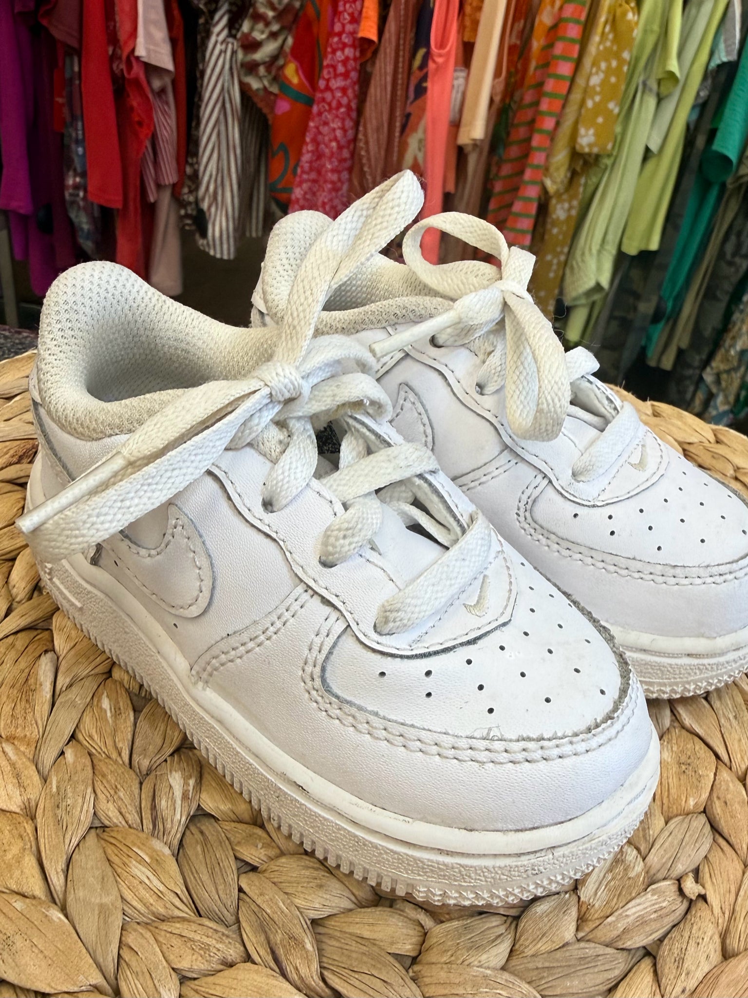 Pre-owned NIKE White Shoe Size 6 Girls Sneaker