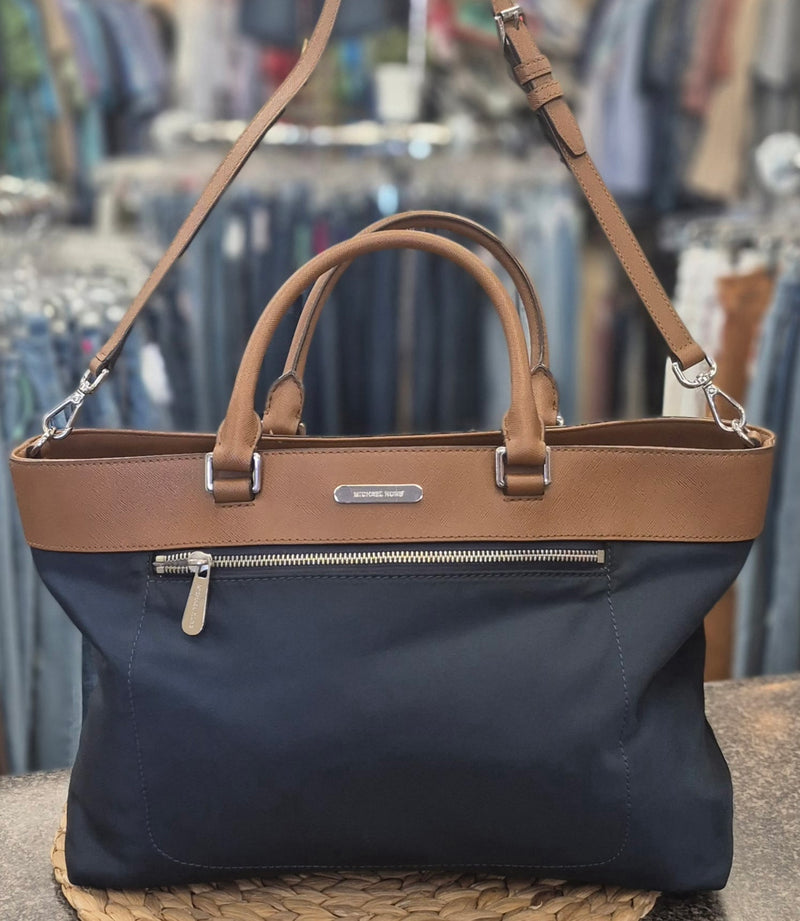 Pre-owned MICHAEL KORS Navy Tan Shoulder Designer Purse