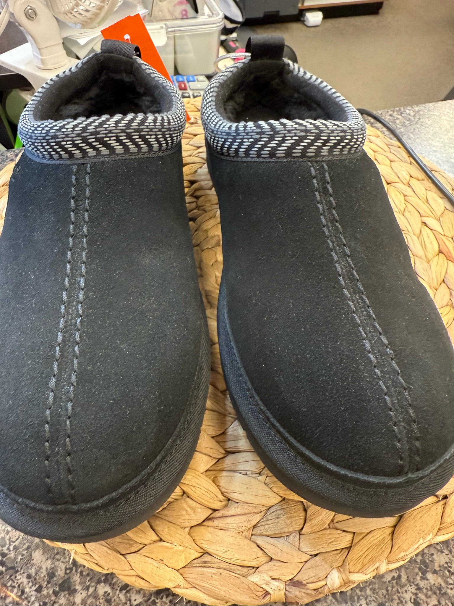 New  Without Tag UGG Black Size 9 Designer Slipper