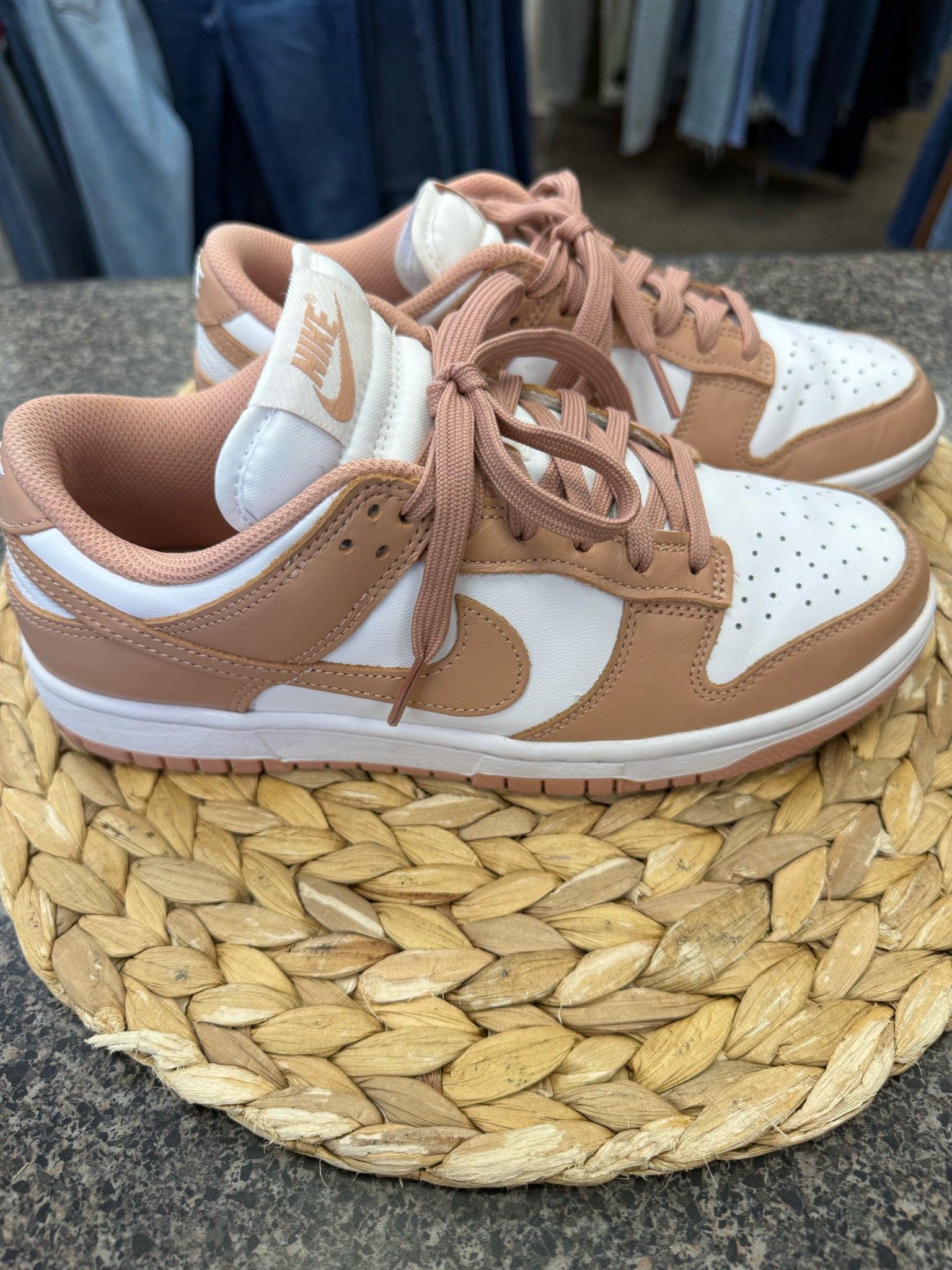 Pre-owned NIKE Rose White Trim Size 7.5 Designer Sneaker
