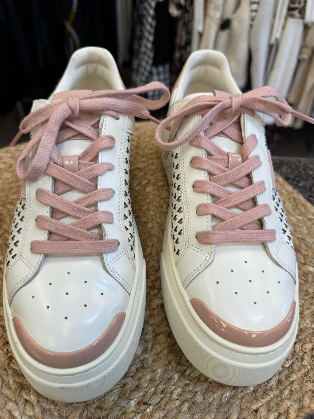 Pre-owned TORY BURCH Cream Dusty Pink Size 9 Designer Sneaker