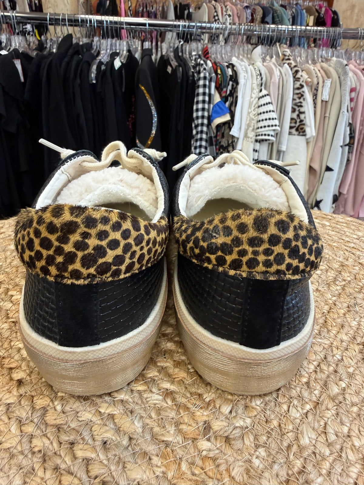 Pre-owned DOLCE VITA Black Leopard Trim Size 8 Sneaker