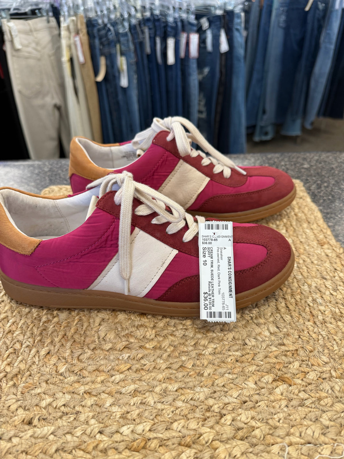 Pre-owned SOFFT Red Dark Pink Trim Size 10 Sneaker