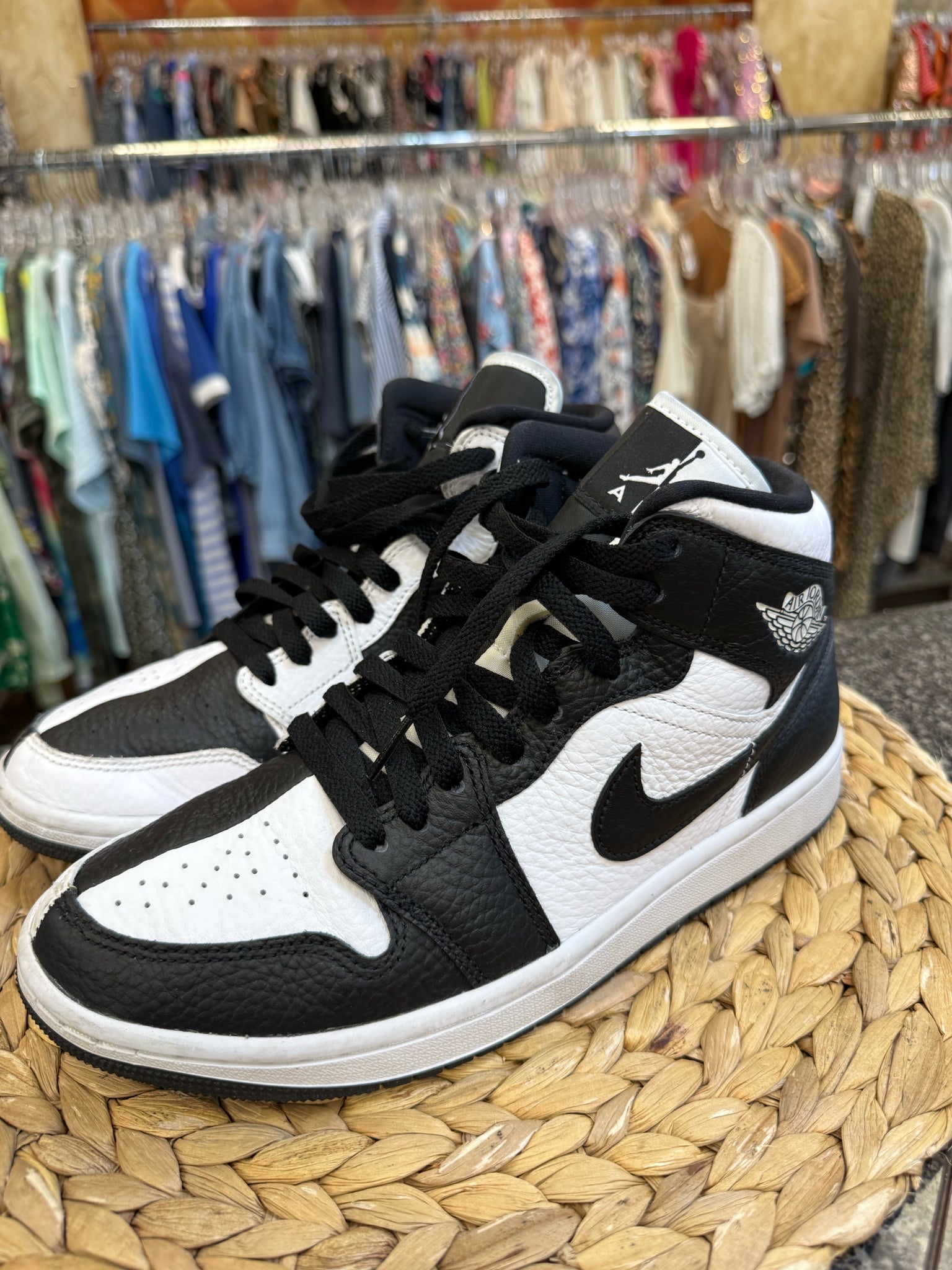 Pre-owned Nike Air Jordan White Black Trim Size 9 Designer Sneaker