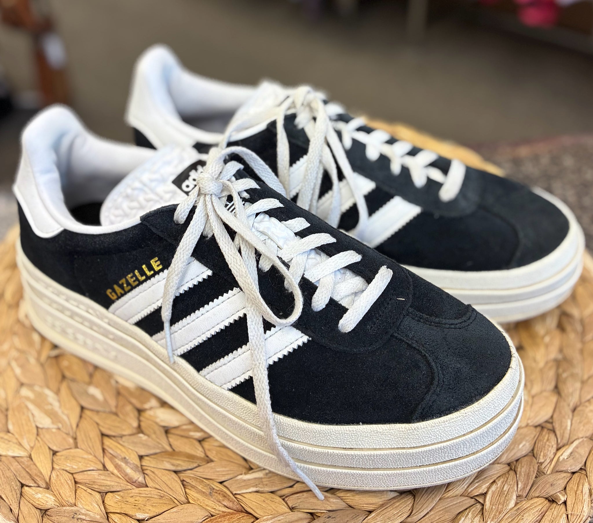 Pre-owned ADIDAS Black White Trim Size 7.5 Designer Sneaker