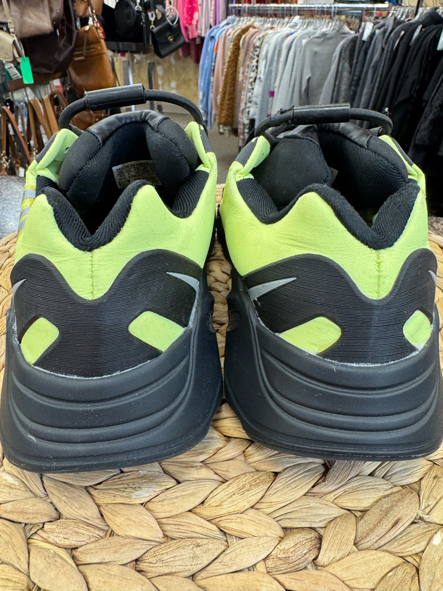 Pre-owned ADIDAS Neon yellow Black C-SIZE 6.5 Boys Sneaker