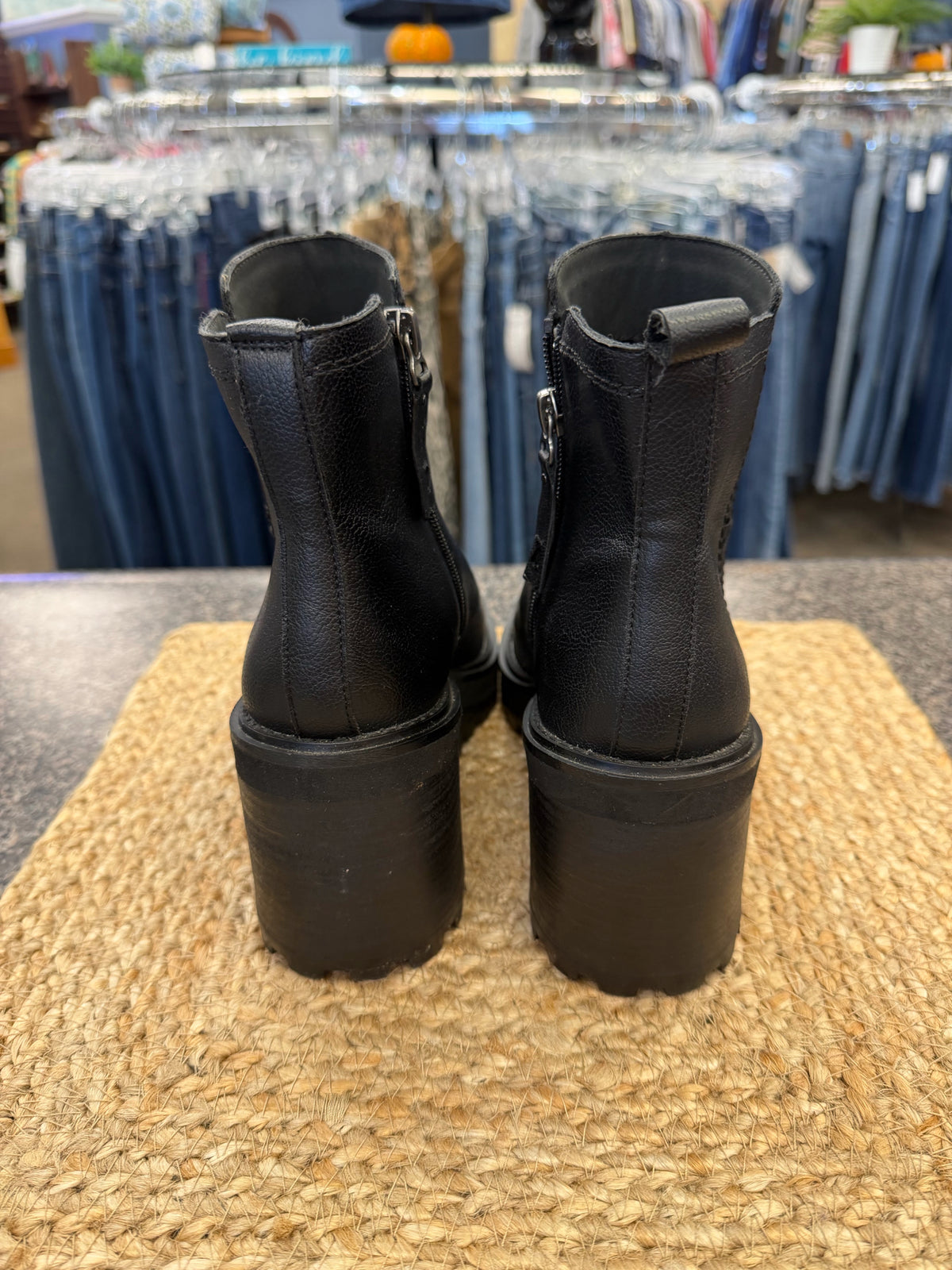 Pre-owned Zodiac Black Size 6.5 Boot