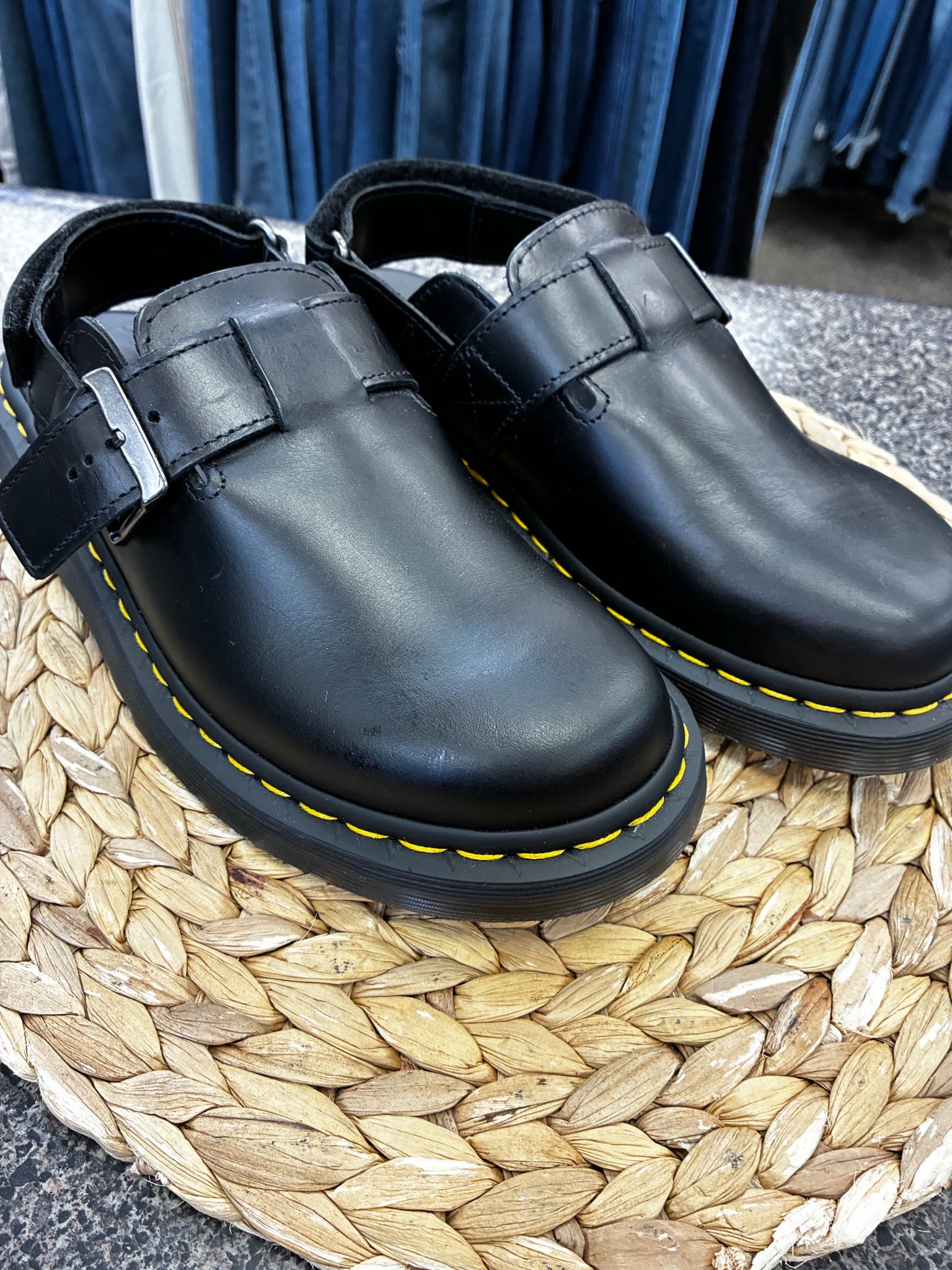 Pre-owned DR MARTENS Black Size 8 Designer Shoe