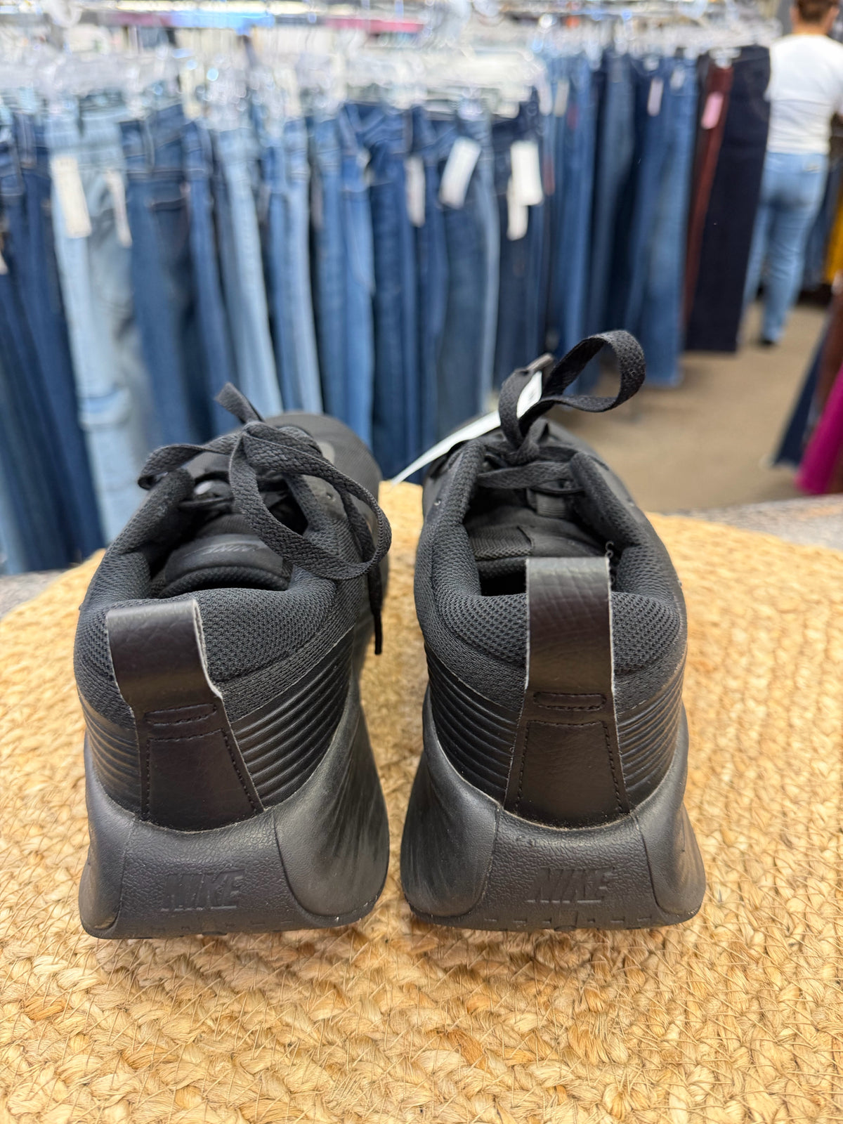 Pre-owned NIKE Black Size 9 Sneaker