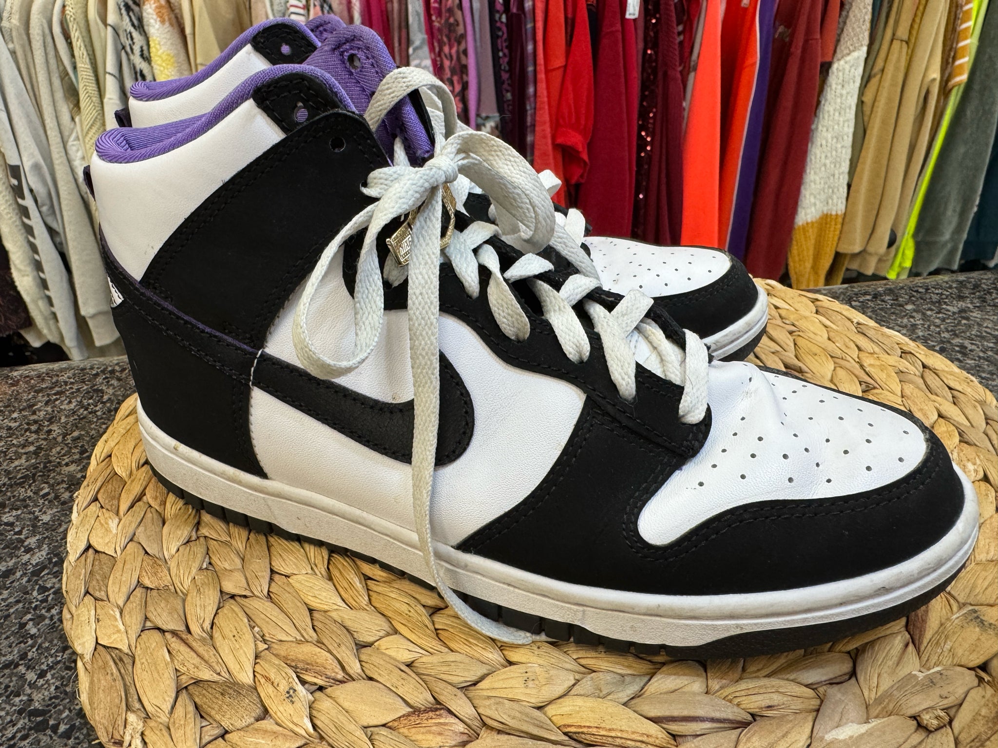 Pre-owned NIKE Black White Size 7.5 Designer Sneaker