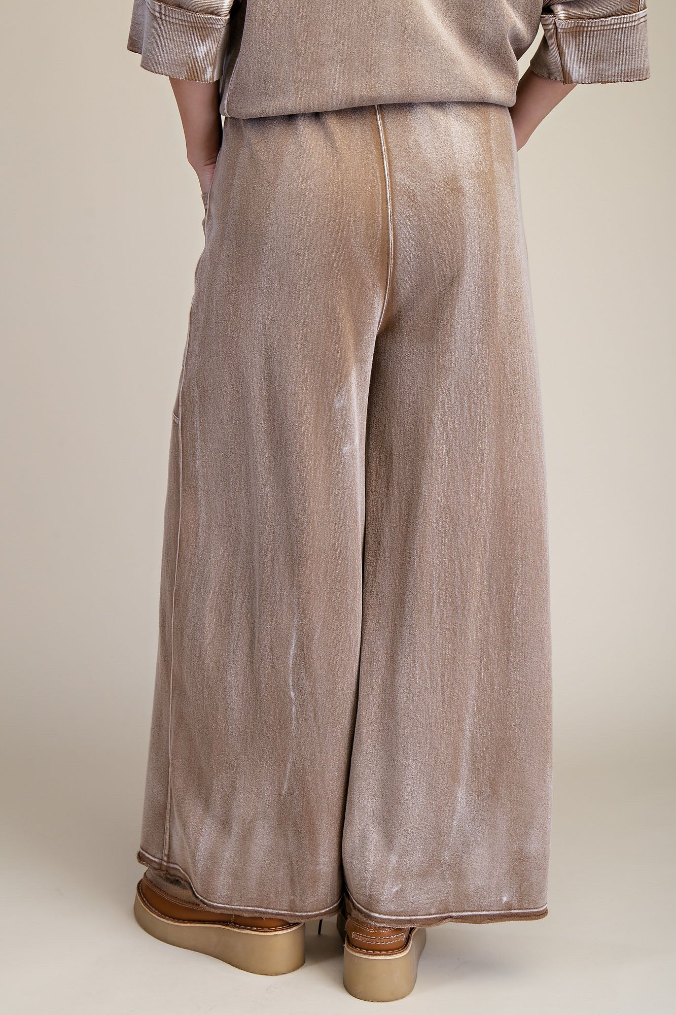 New EASEL Tan blend Size Small Pants