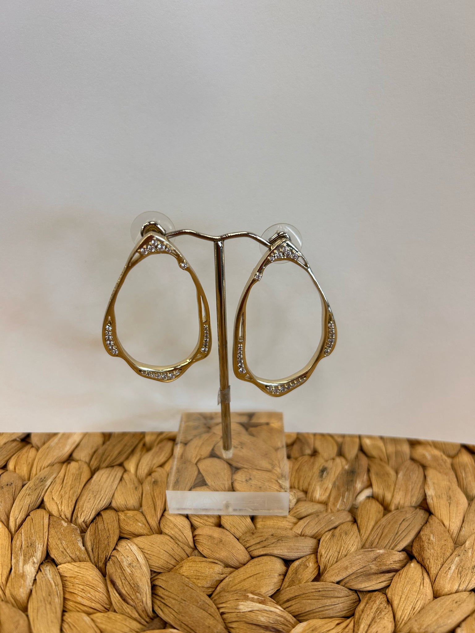 Pre-owned KENDRA SCOTT Gold Designer Earring