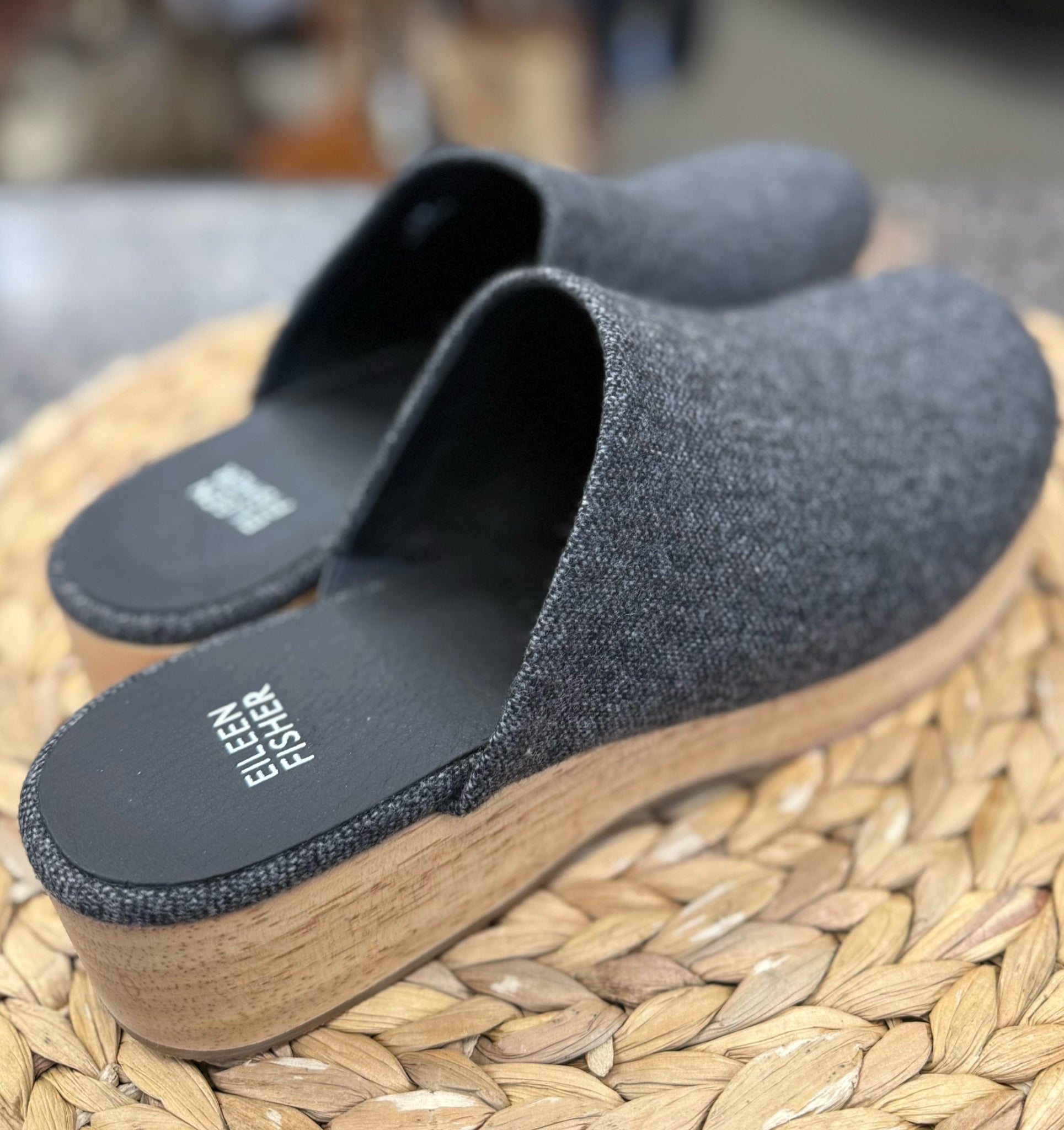 Pre-owned EILEEN FISHER Gray Size 9.5 Designer Shoe