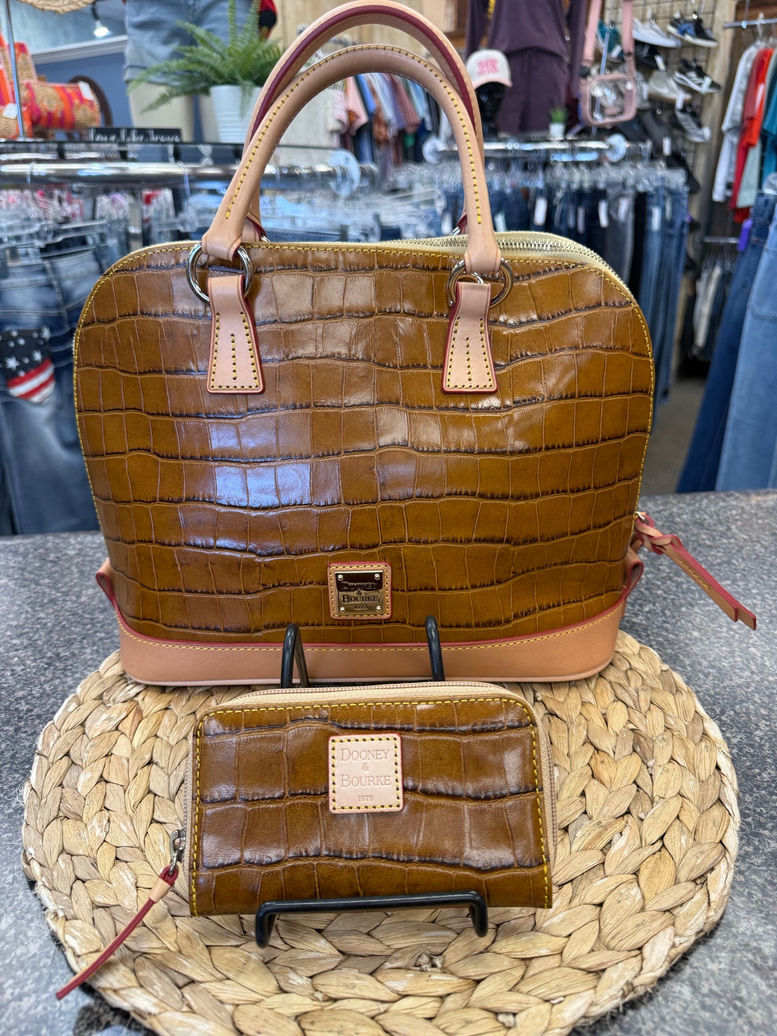 Pre-owned DOONEY&BOURKE DARK TAN Light Trim Shoulder Designer Purse
