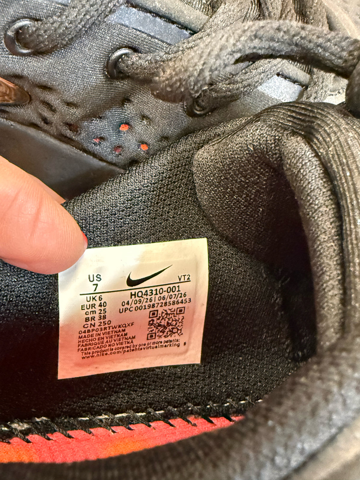 Pre-owned NIKE Black Size 8.5 Designer Sneaker