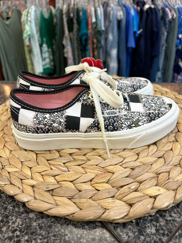New with Tag VANS White check Black Check Size 5 Sneaker