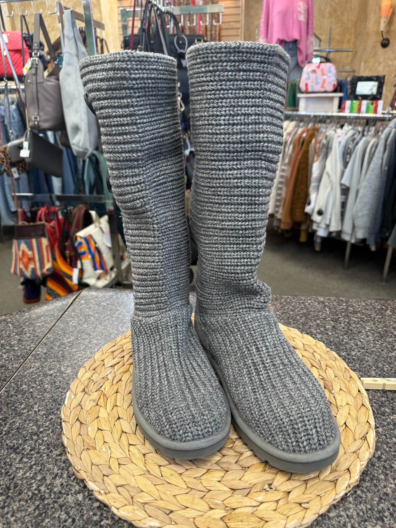 Pre-owned UGG Gray Size 7 Designer Boot