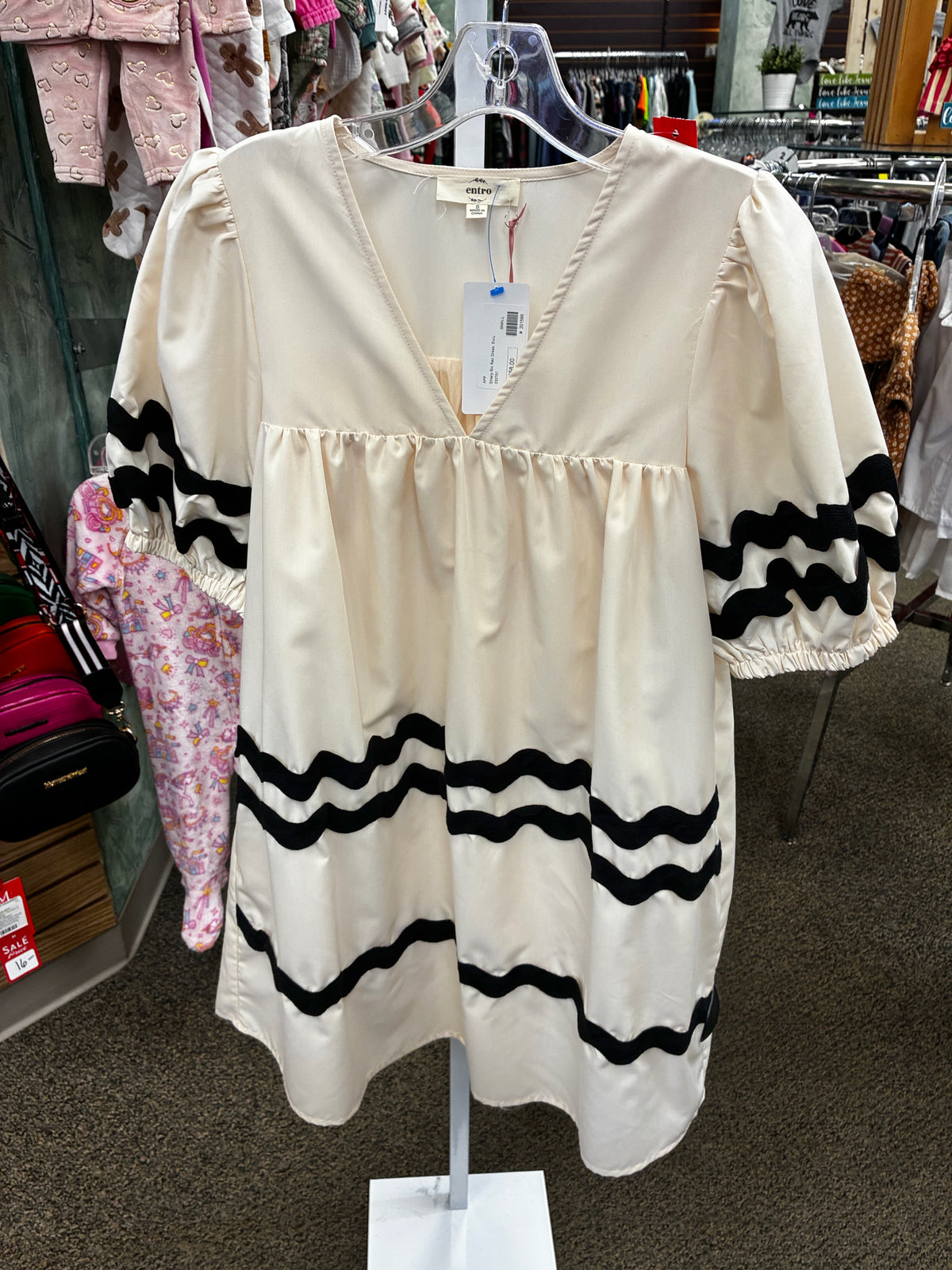 New with Tag ENTRO Cream Black Trim Size 6 Quarter Sleeve Dress