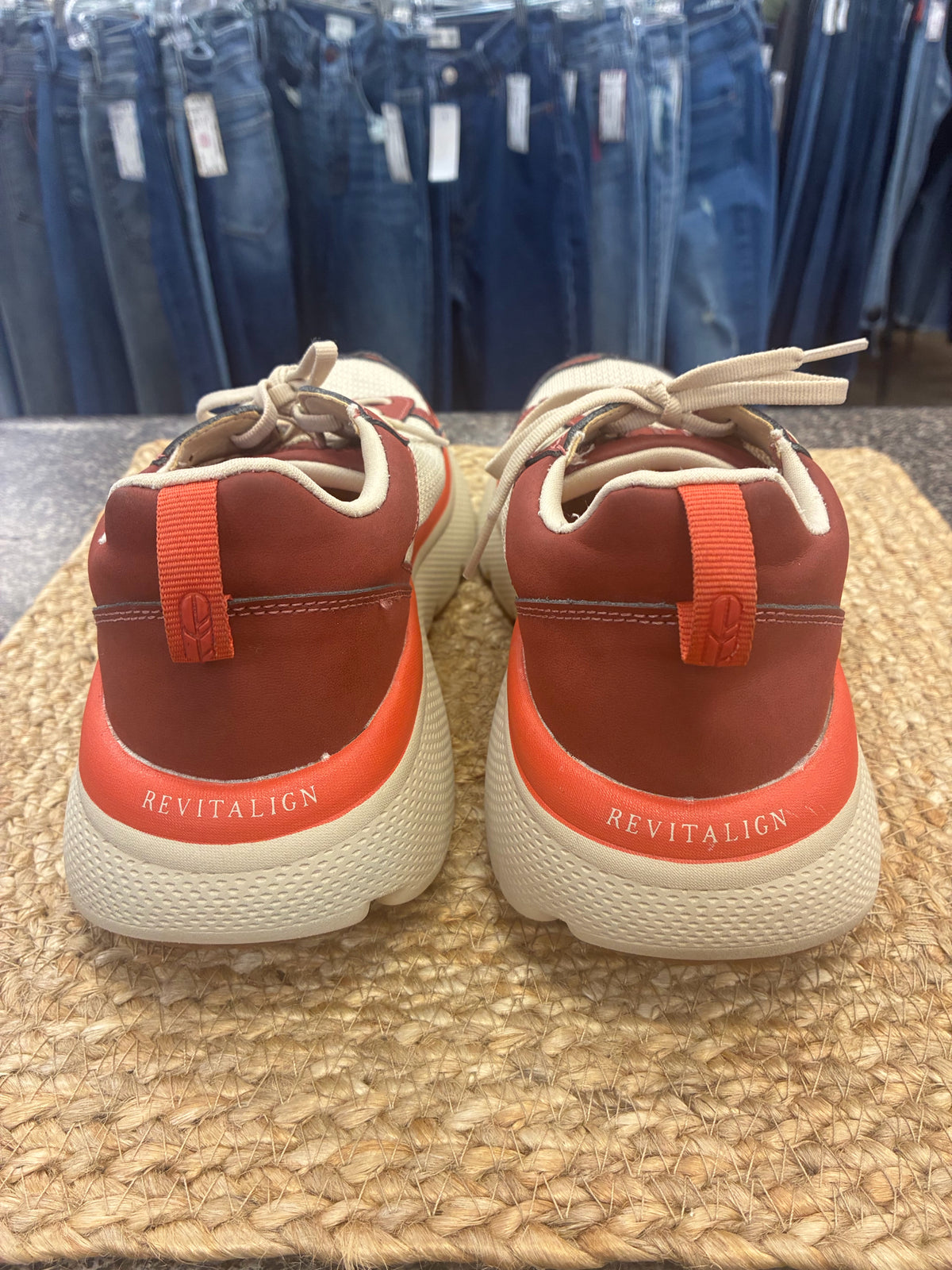 Pre-owned REVITALIGN Cream Wine Trim Size 9.5 Sneaker