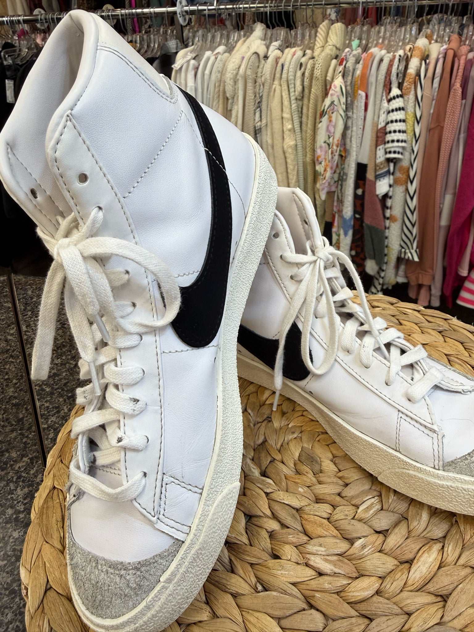 Pre-owned NIKE White Black Size 8 Designer Sneaker