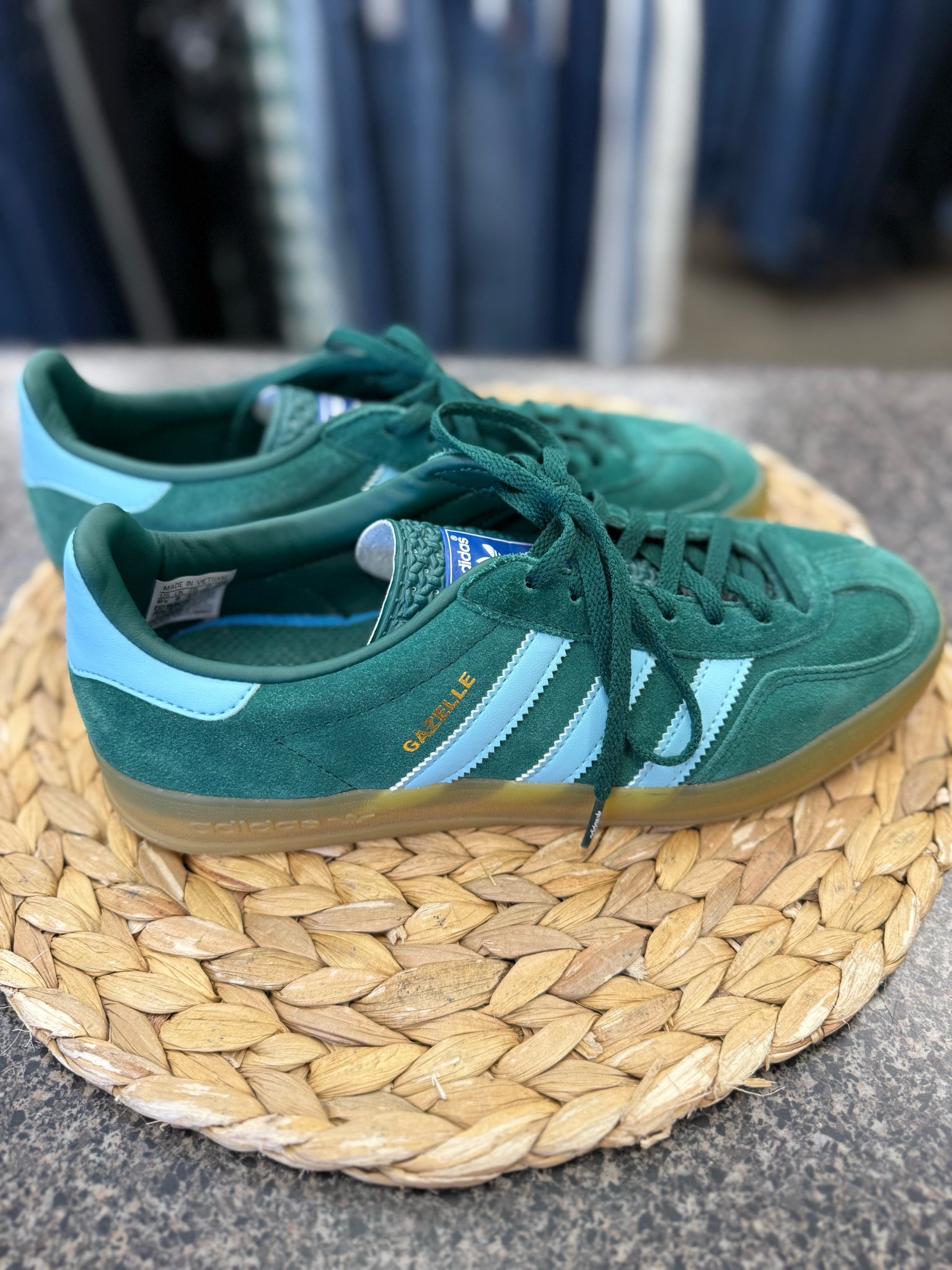Pre-owned ADIDAS Green Turquoise Trim SHOE SIZE 8.5 MENS Designer Sneaker