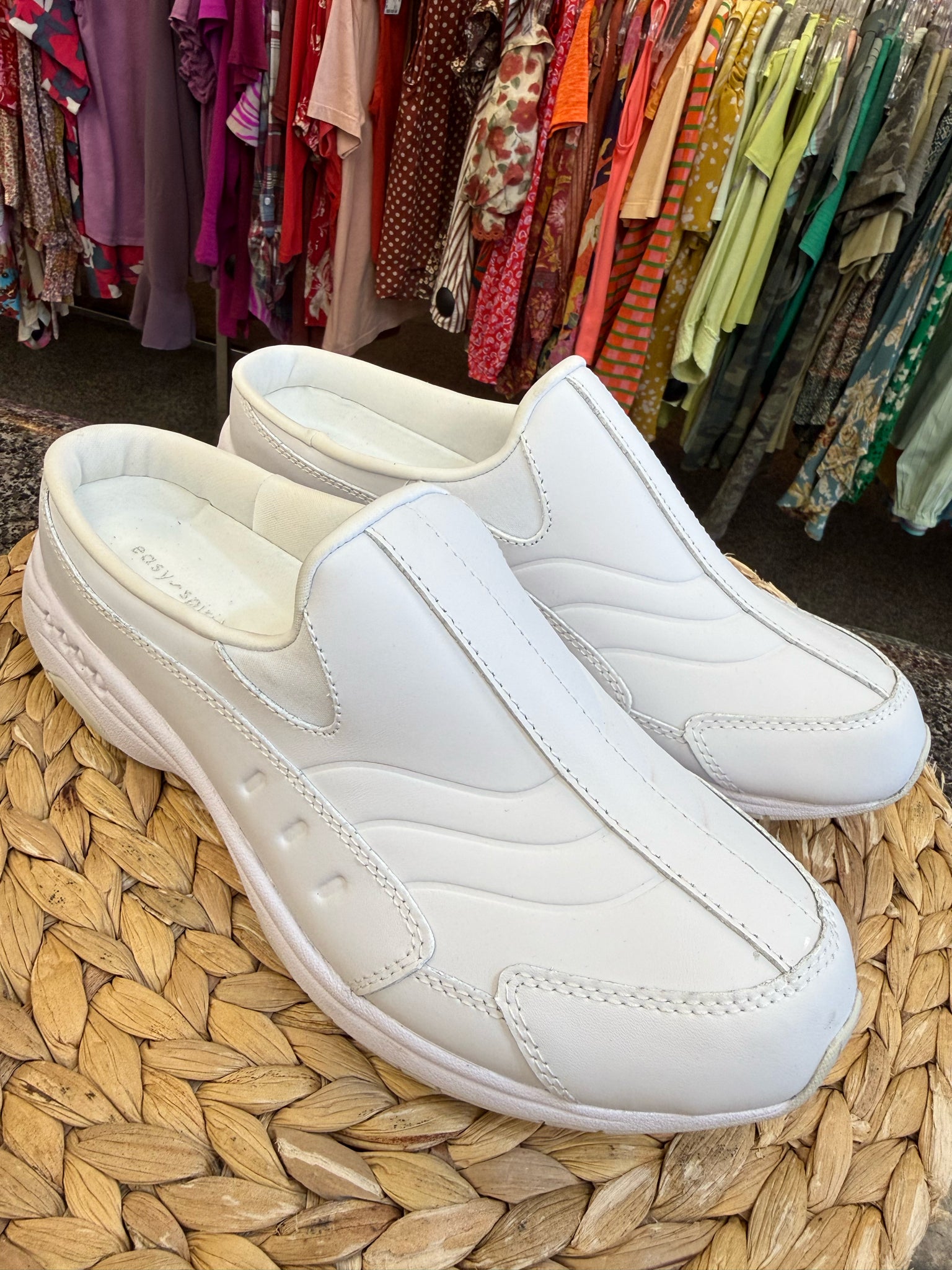 Pre-owned EASY SPIRIT White Size 10.5 Shoe