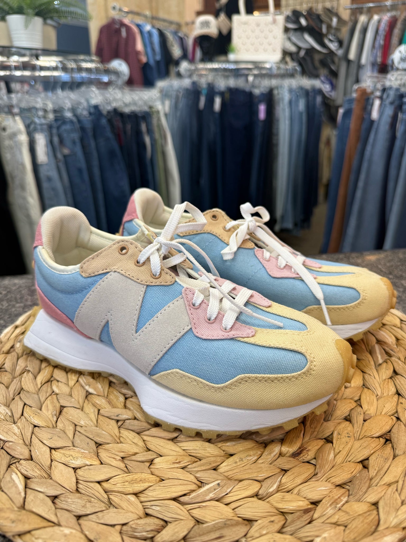 Pre-owned NEW BALANCE Blue Yellow Trim Size 7 Designer Sneaker