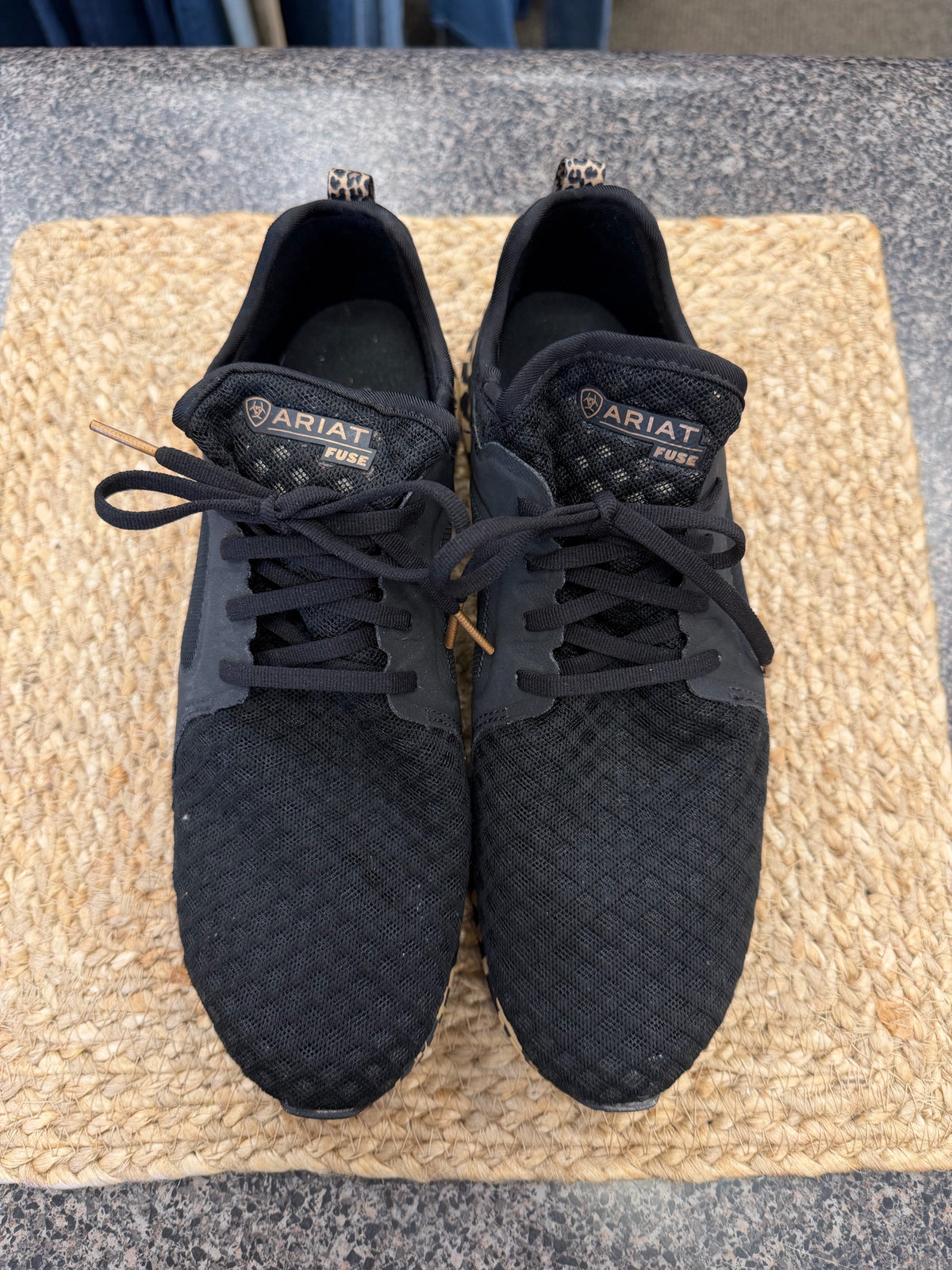 Pre-owned ARIAT Black Animal Trim Size 10 Sneaker