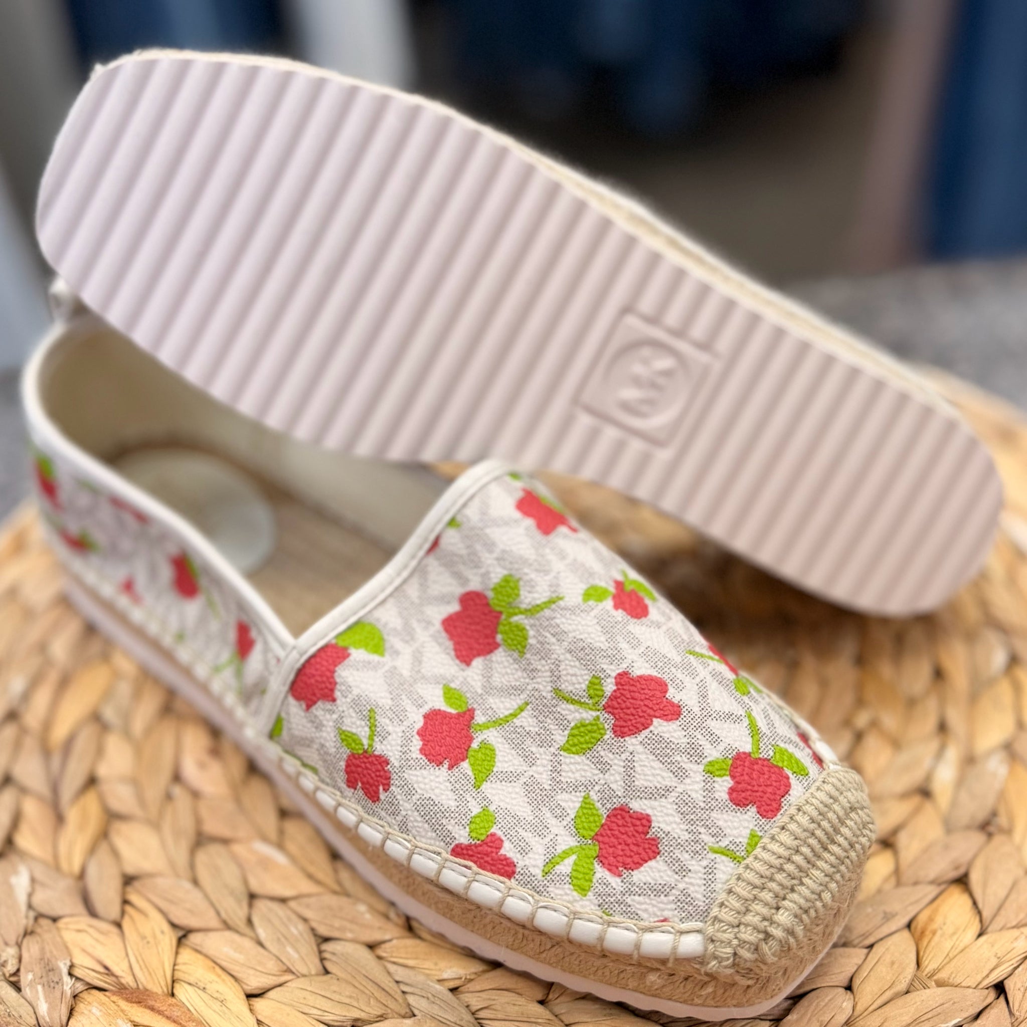 Pre-owned MICHAEL KORS Red floral Gray Signature Size 8.5 Designer Shoe