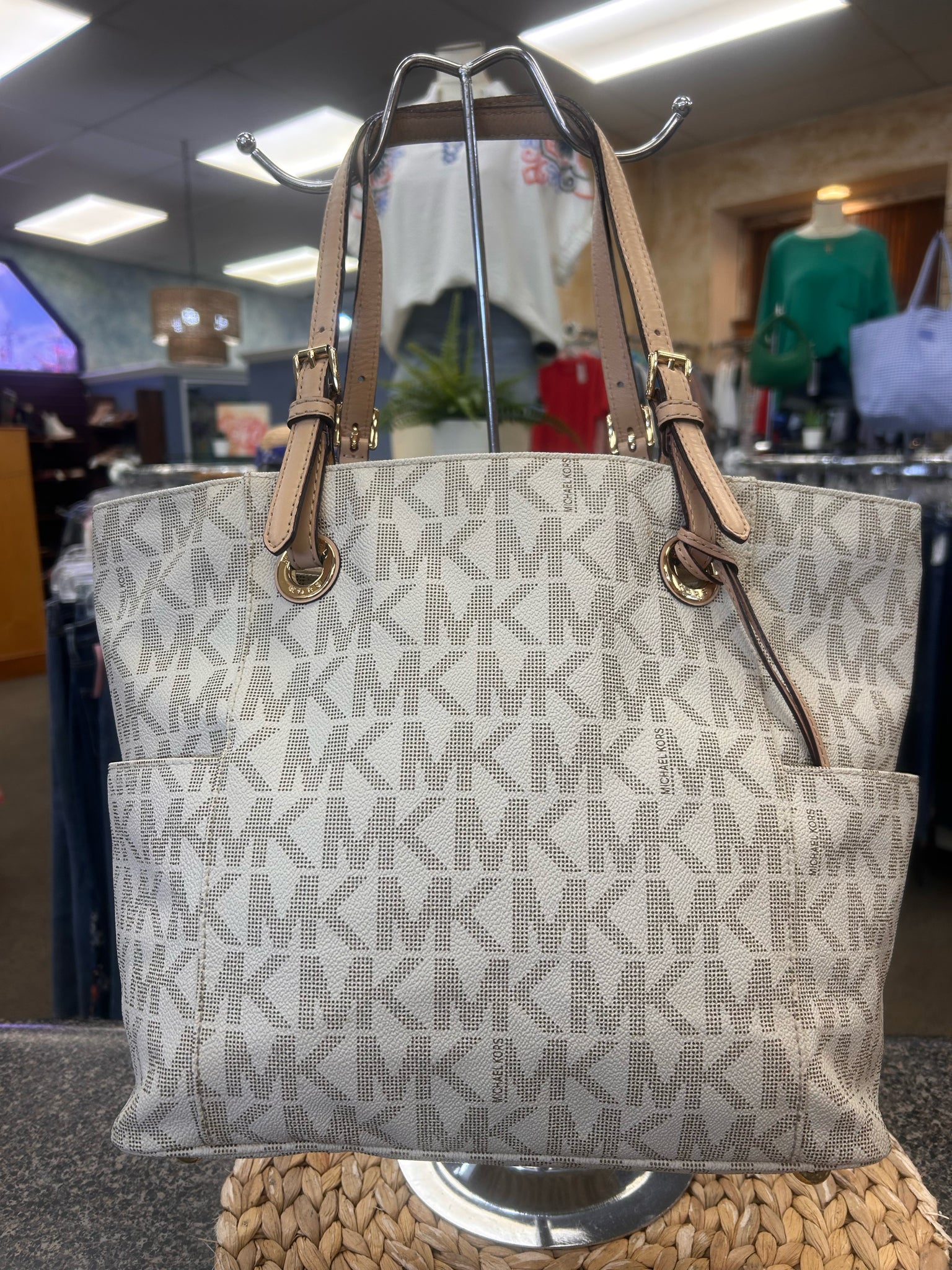 Pre-owned MICHAEL KORS Tan Signature Off-white Shoulder Designer Purse