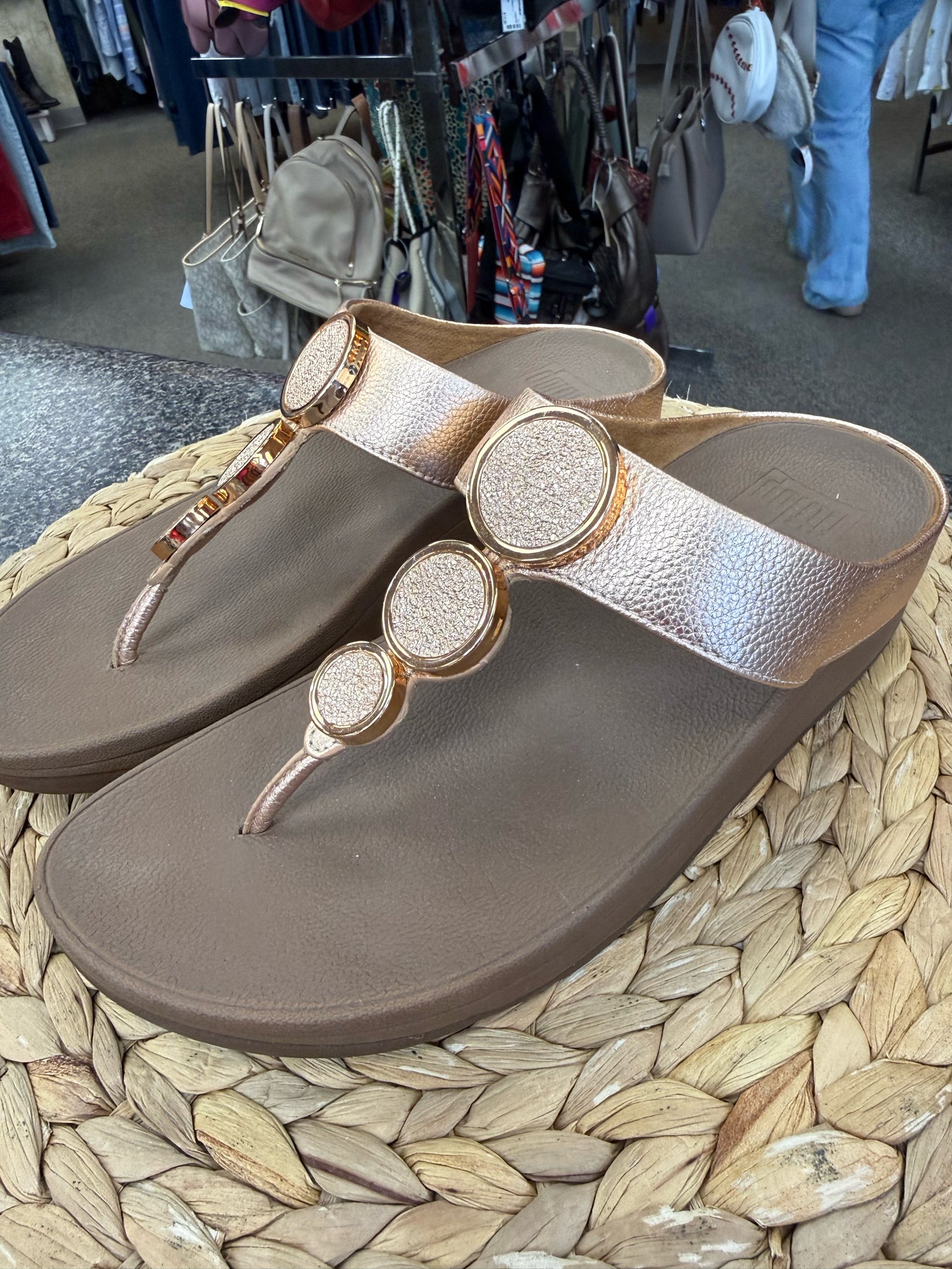 Pre-owned FITFLOPS Bronze Size 7 Designer Flip Flop