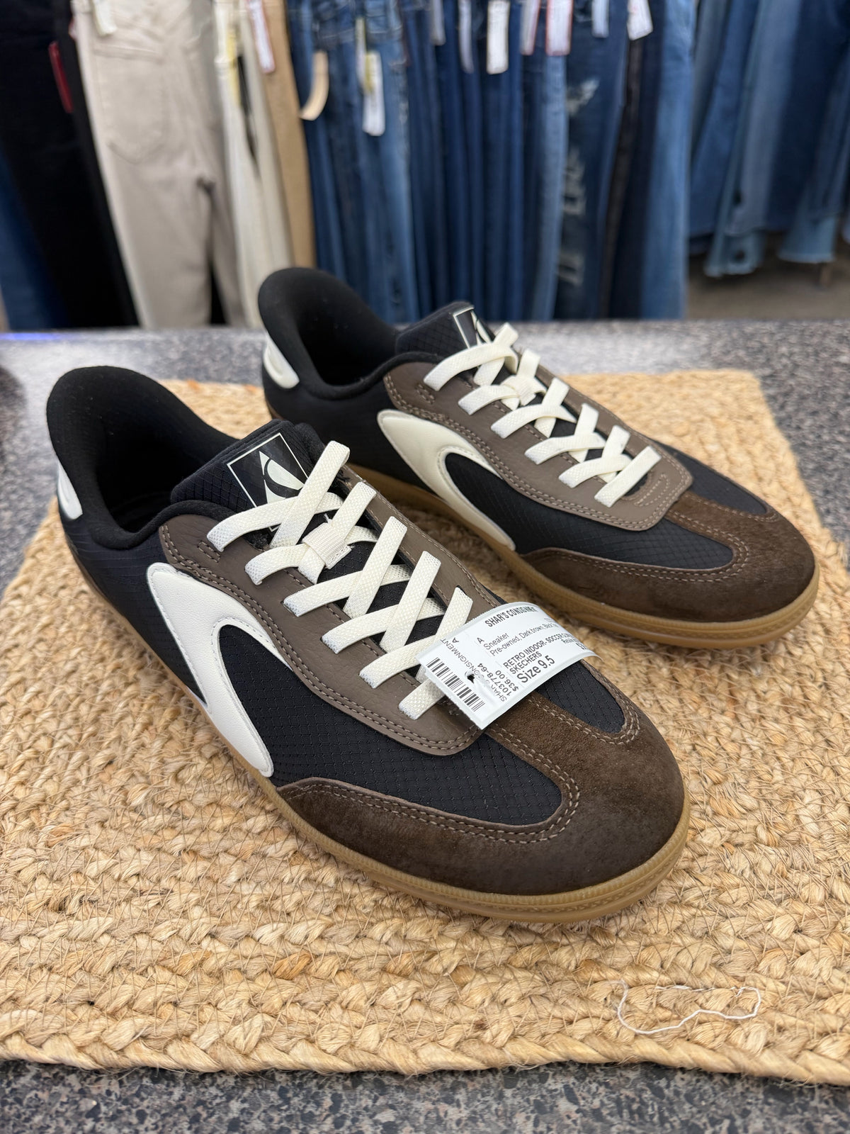 Pre-owned SKECHERS Dark brown Black Trim Size 9.5 Sneaker