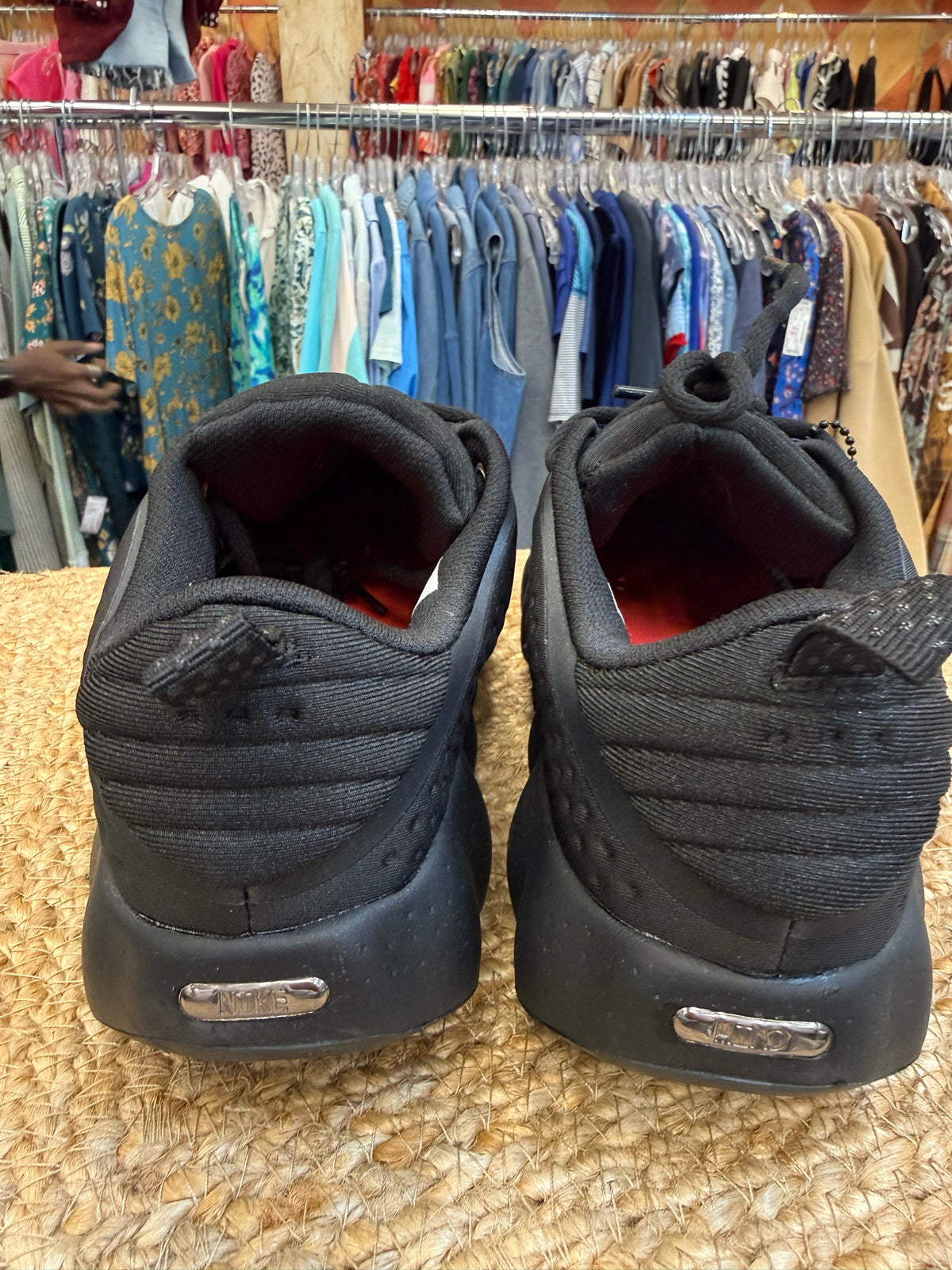 Pre-owned NIKE Black Size 8.5 Designer Sneaker