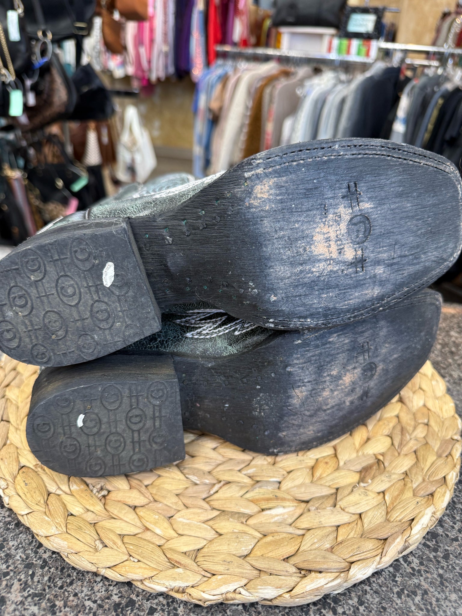 Pre-owned CIRCLE G Green print White Trim Size 8.5 Designer Boot