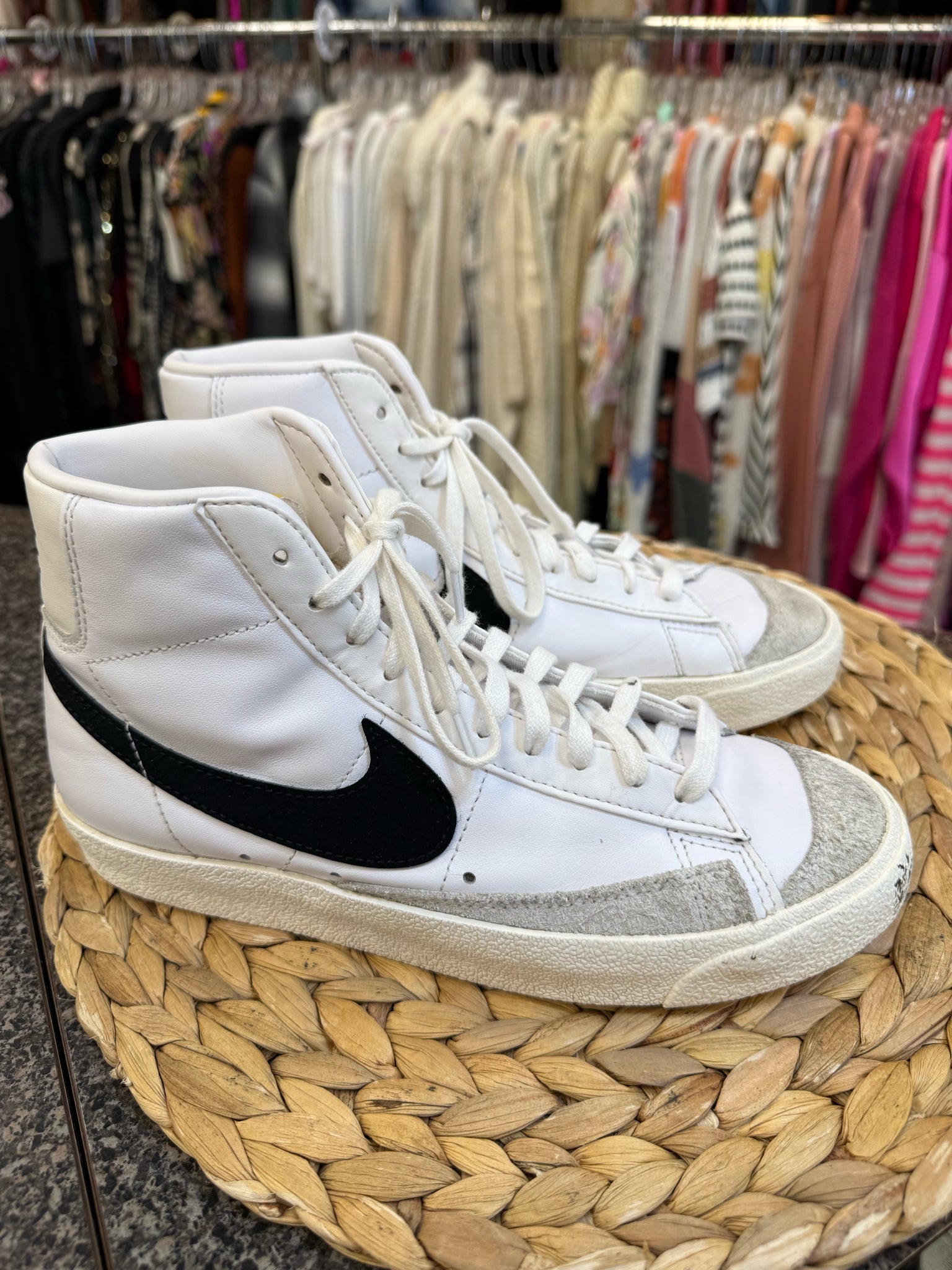 Pre-owned NIKE White Black Size 8 Designer Sneaker